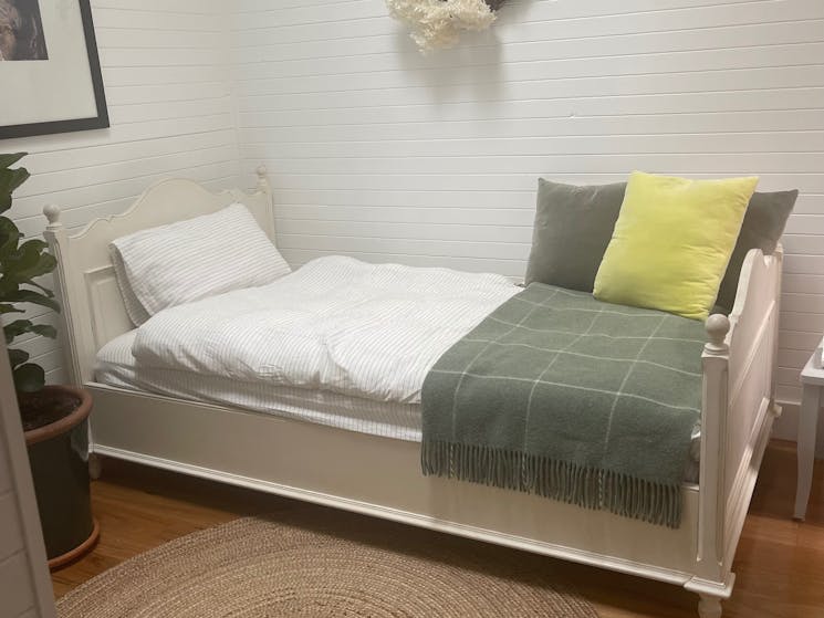 KING SINGLE BED
