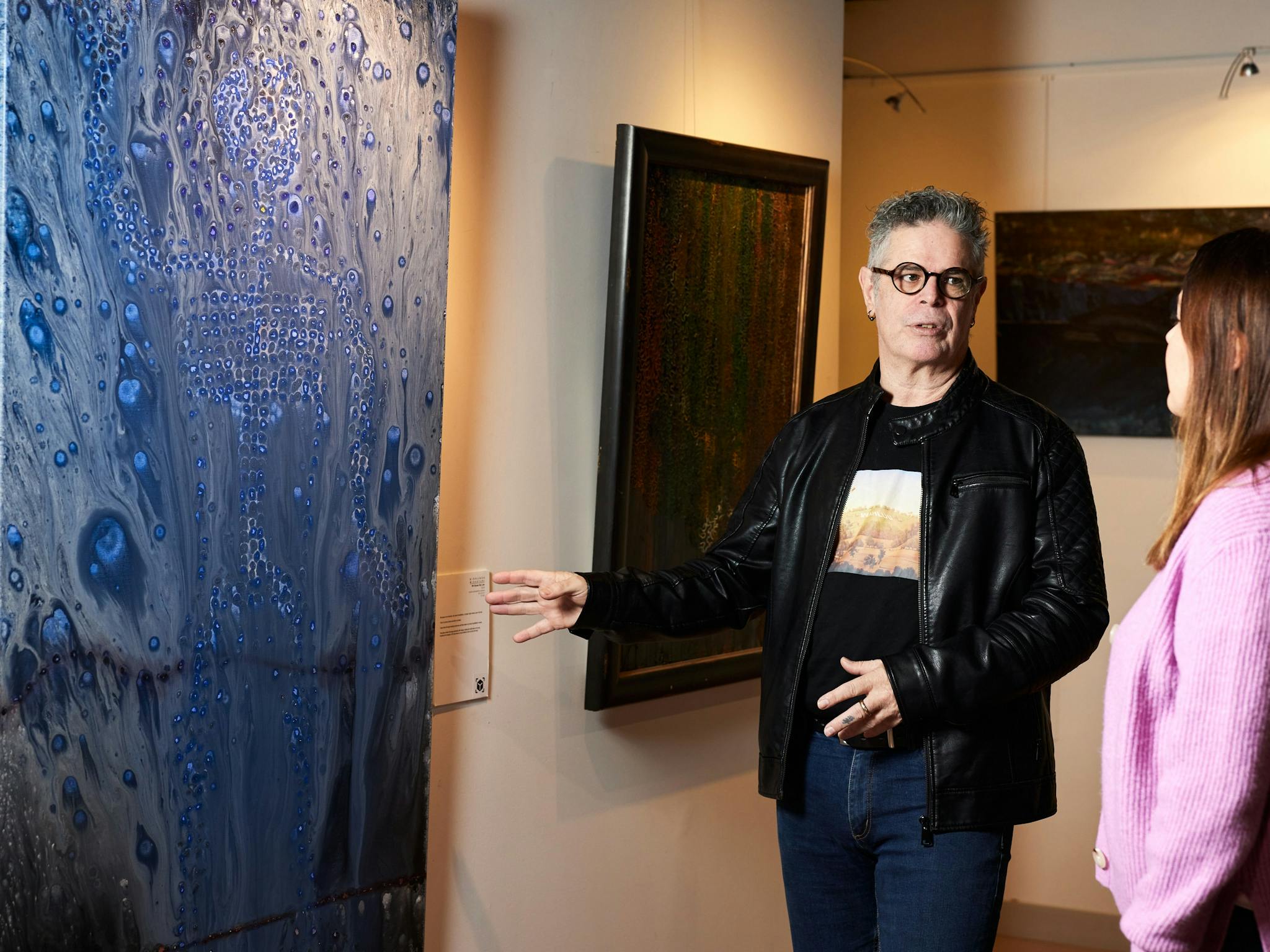 Birrunga discussing painting with guest Birrunga discussing painting with guest