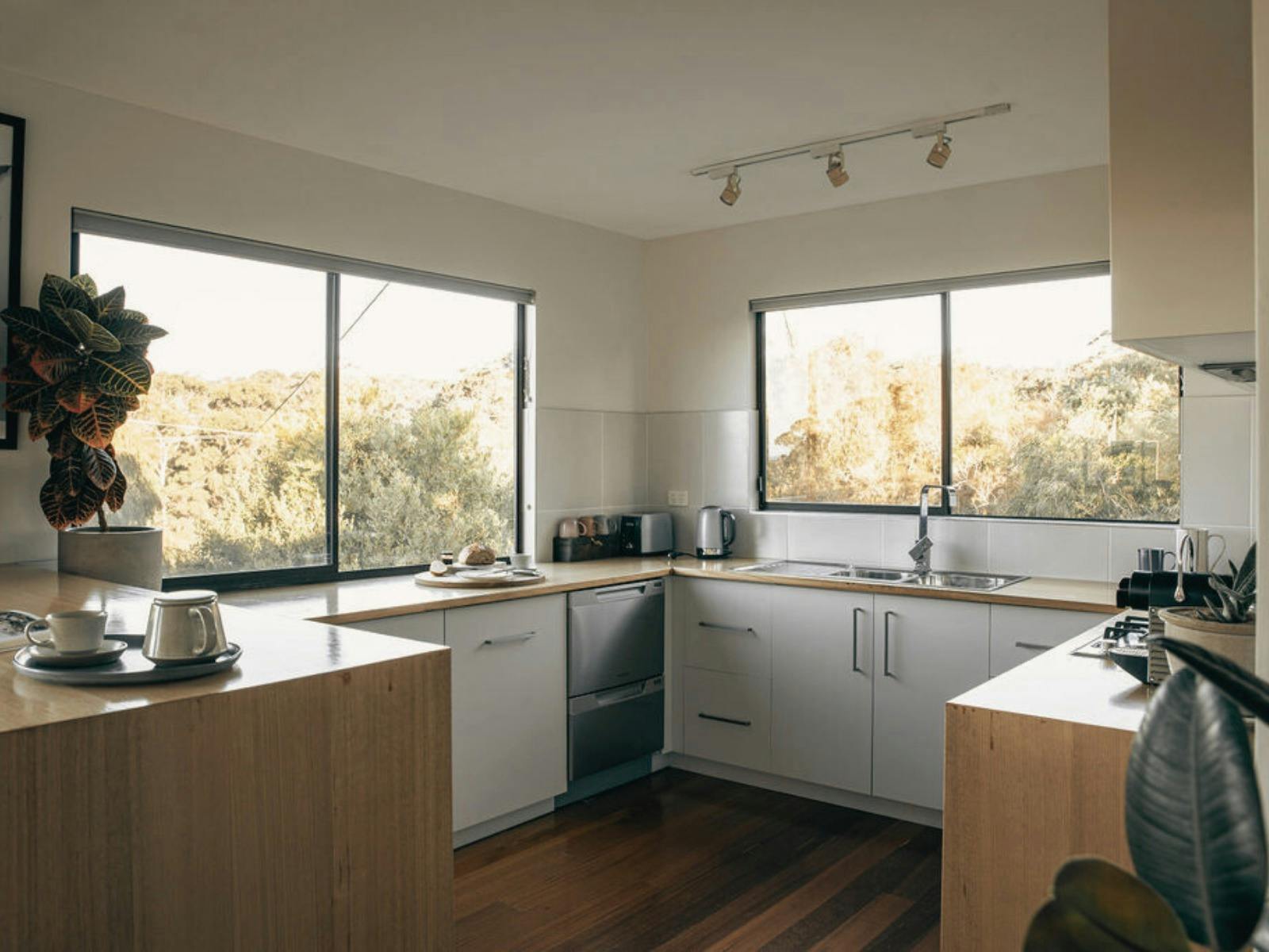 Kitchen - Fully equipped with coffee pod machine.