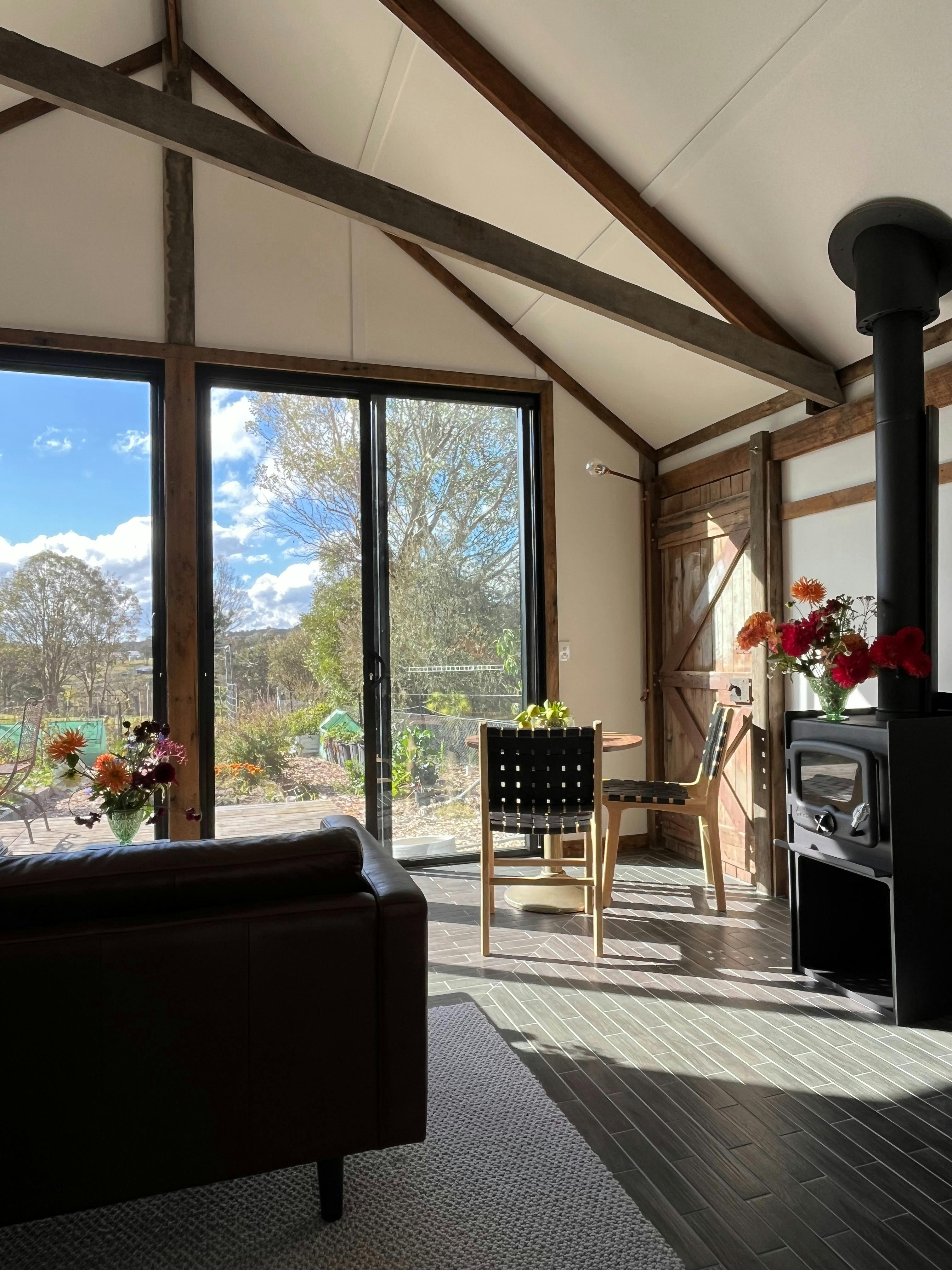 Slow combustion fire