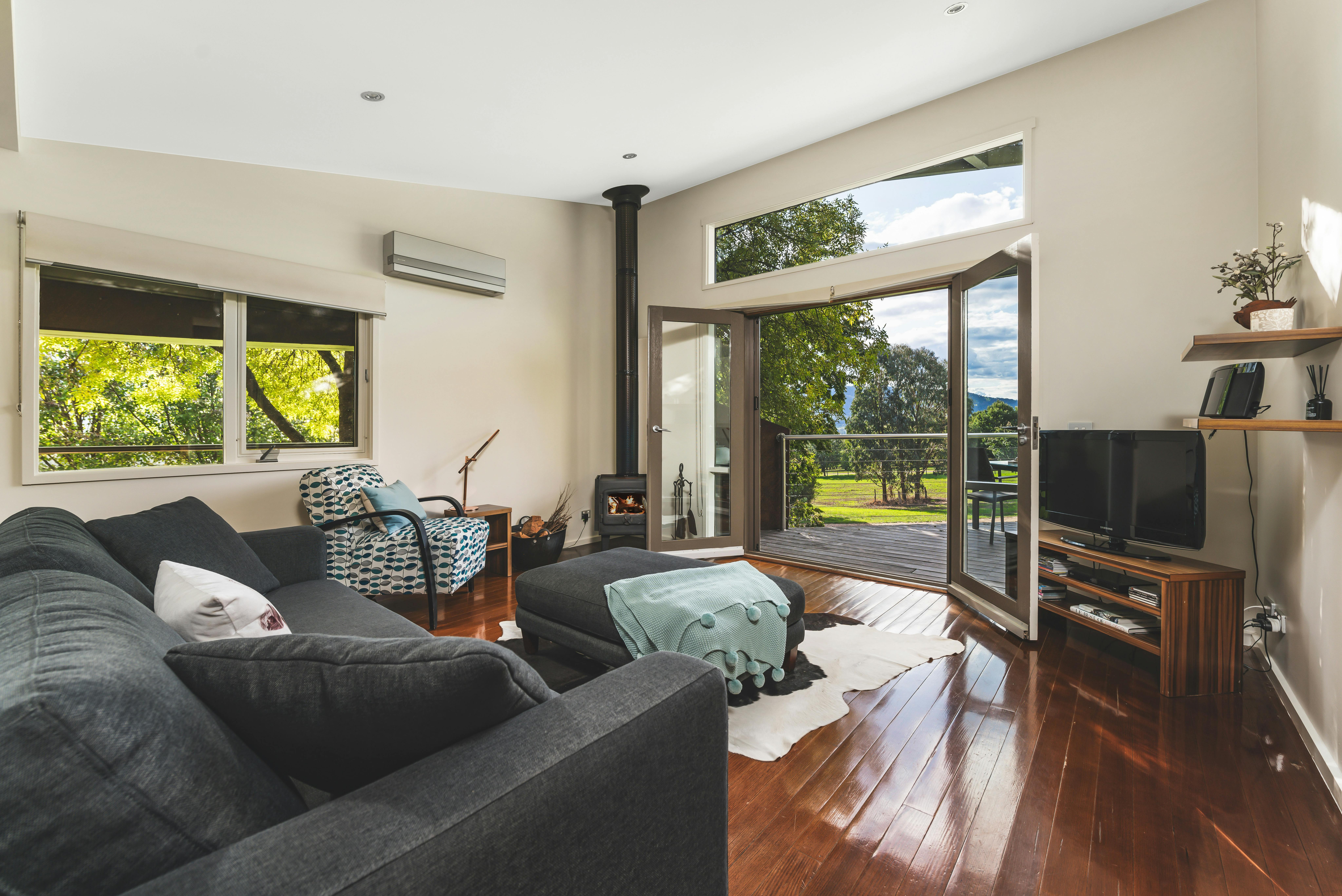 lounge area in studios 1-4