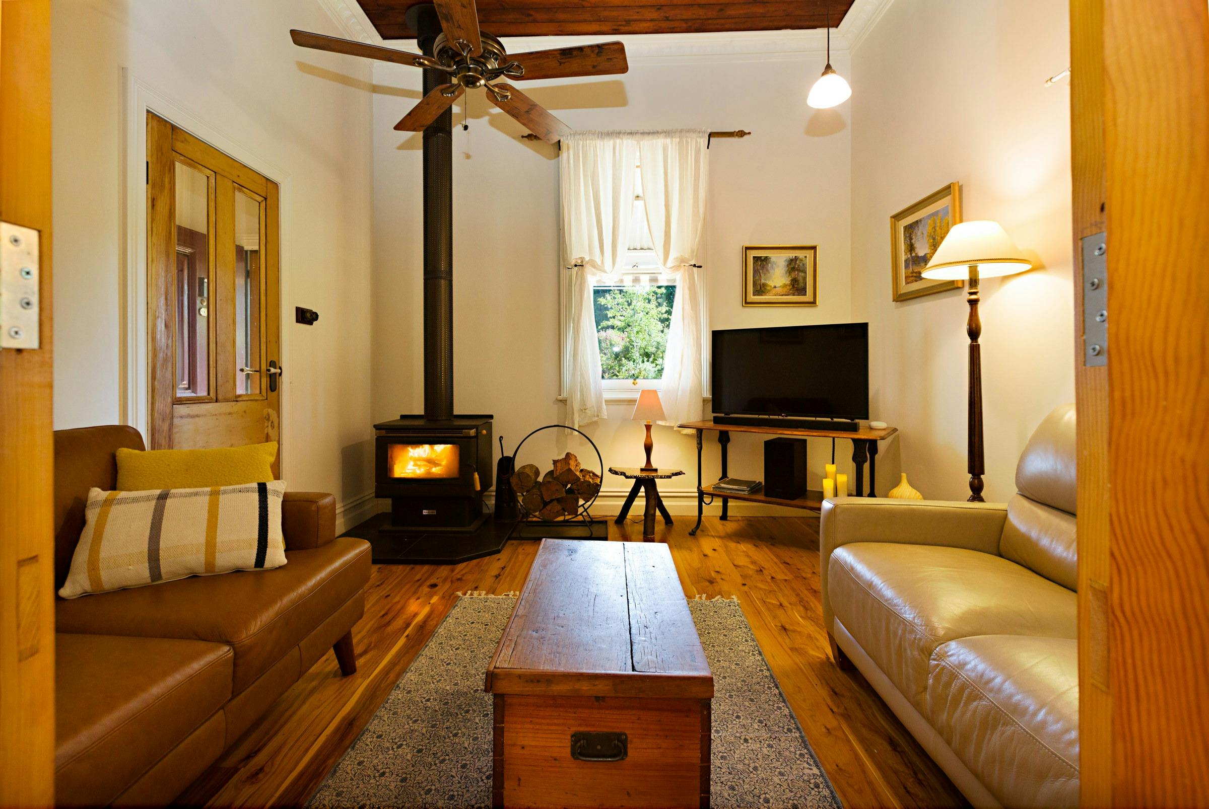 Wood-burning combustion stove, SmartTV, two 2 seater lounges.