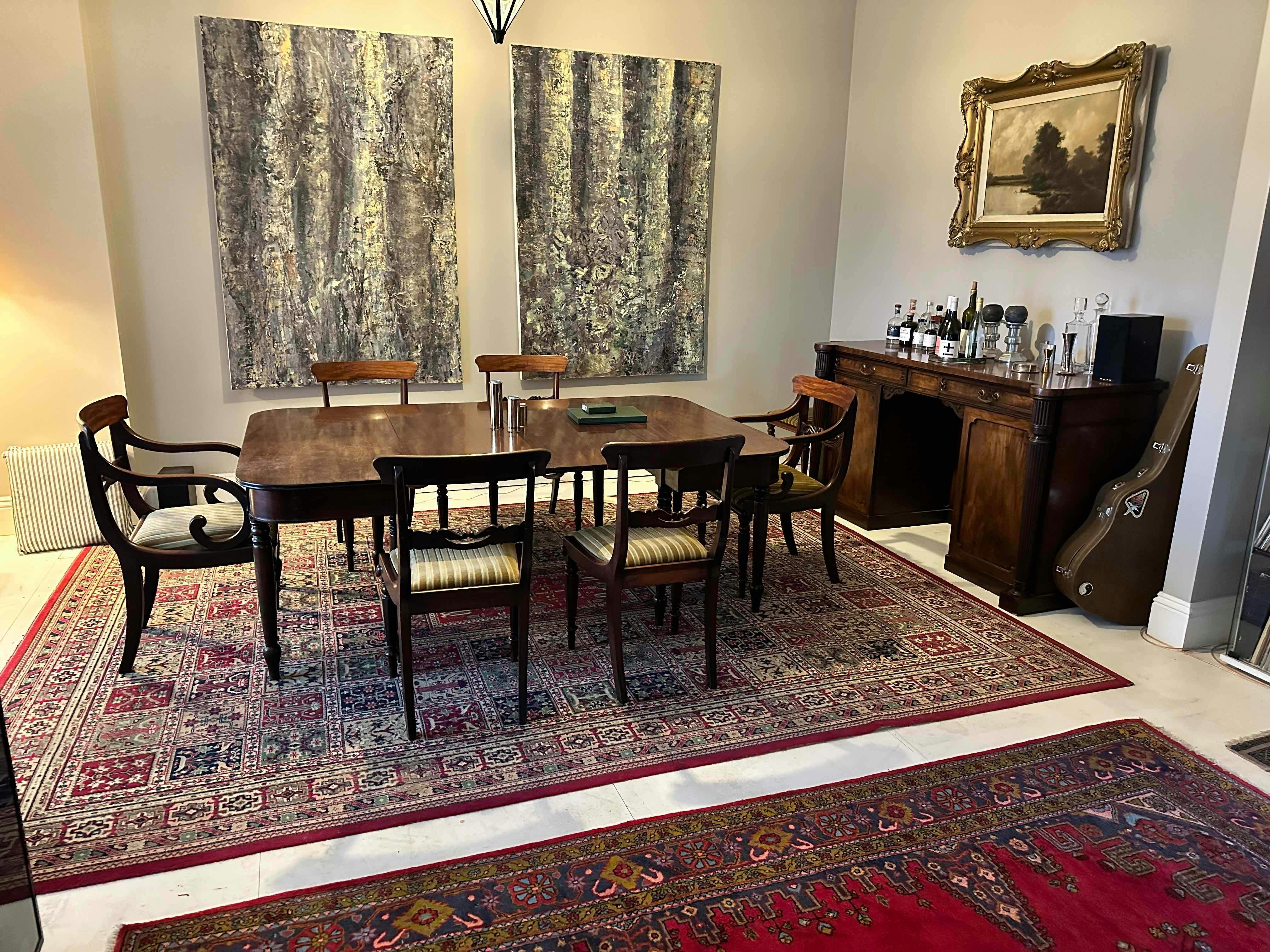 Seats up to 10 guests