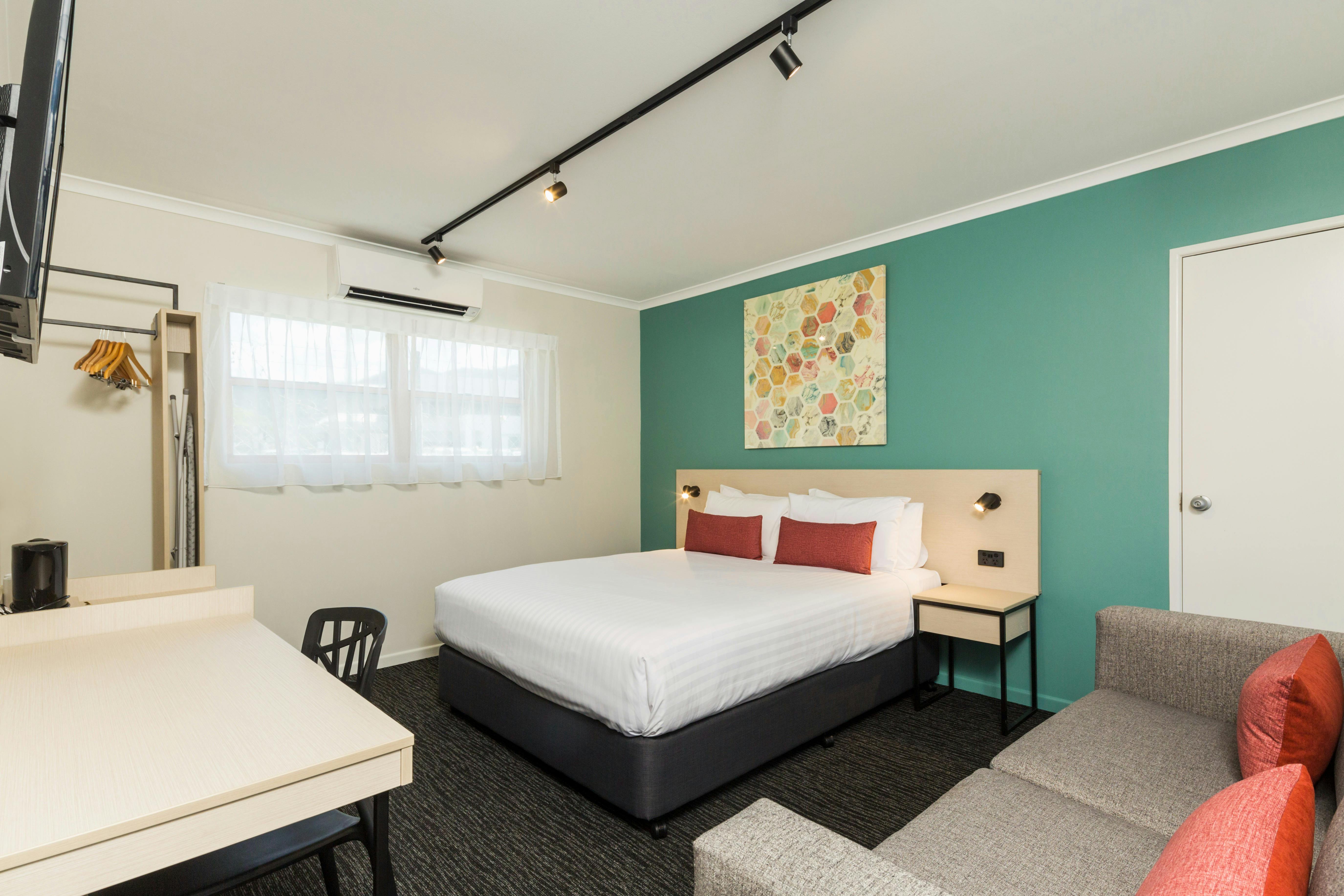 Nightcap at Balaclava Hotel