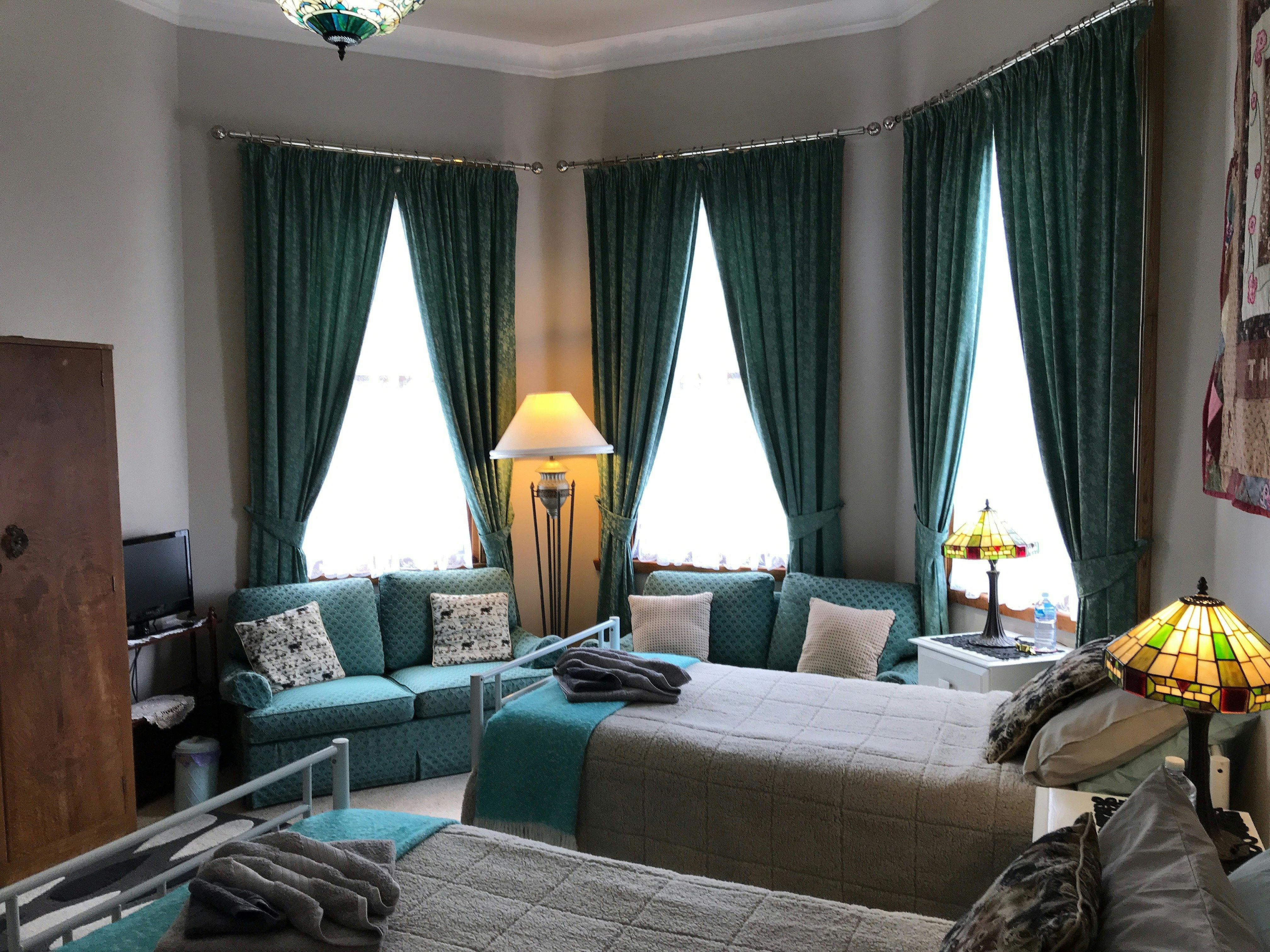 Willow Three Single Bed Room