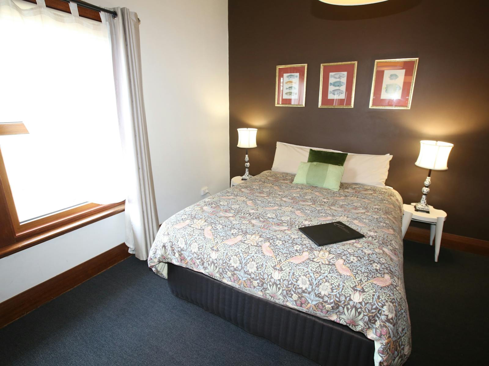 Hotel room with Queen Bed and window looking out to Huon River