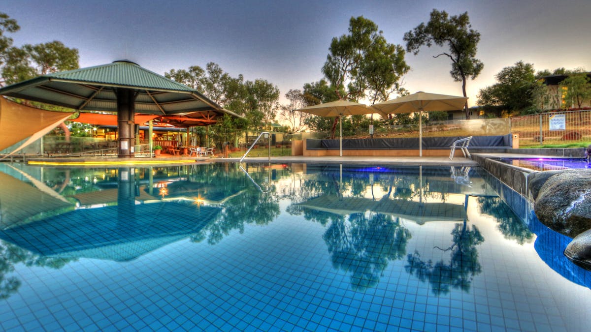 Infinity Pool & bar area - Cobbold Village