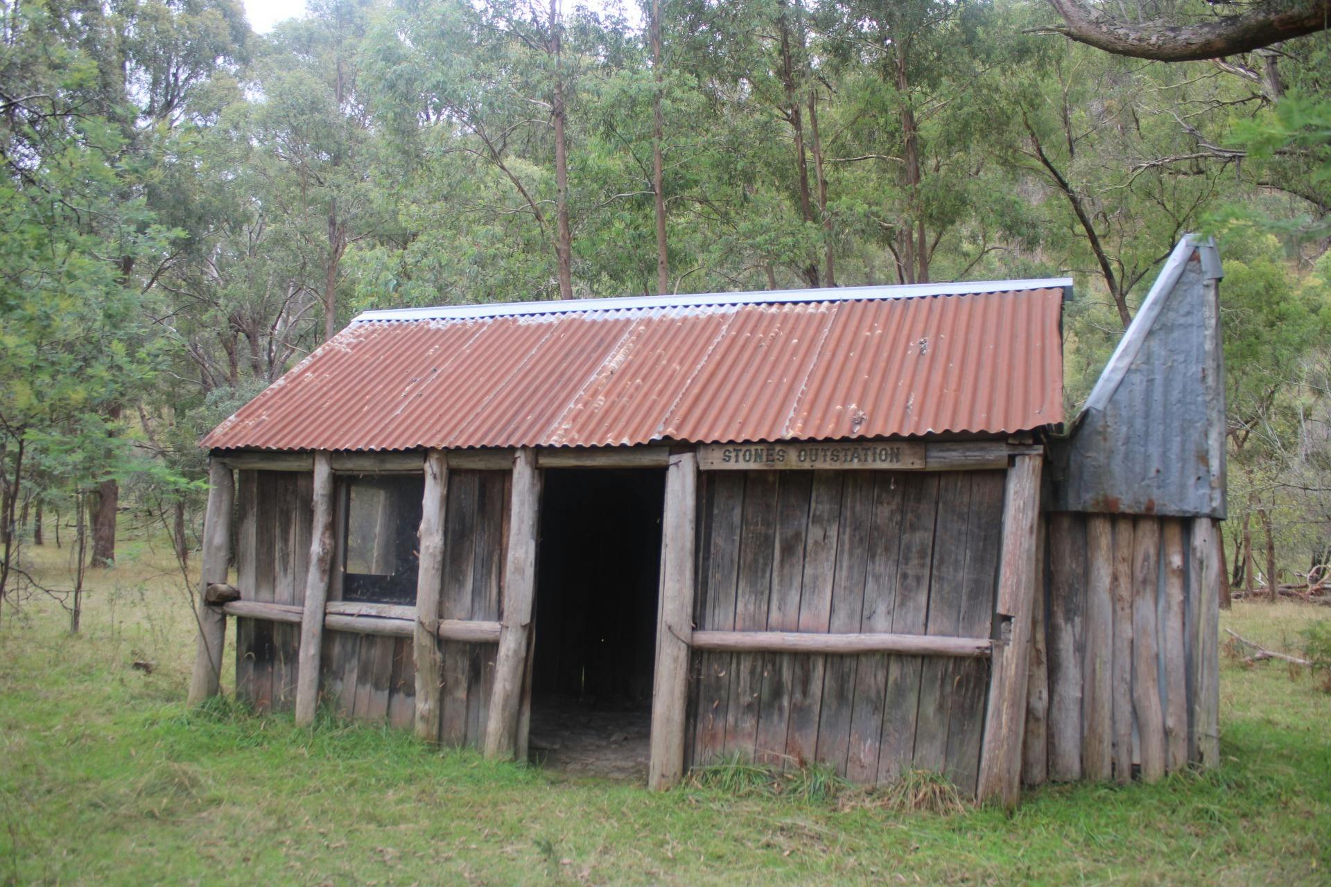 Stones Outstation Heritage Hut