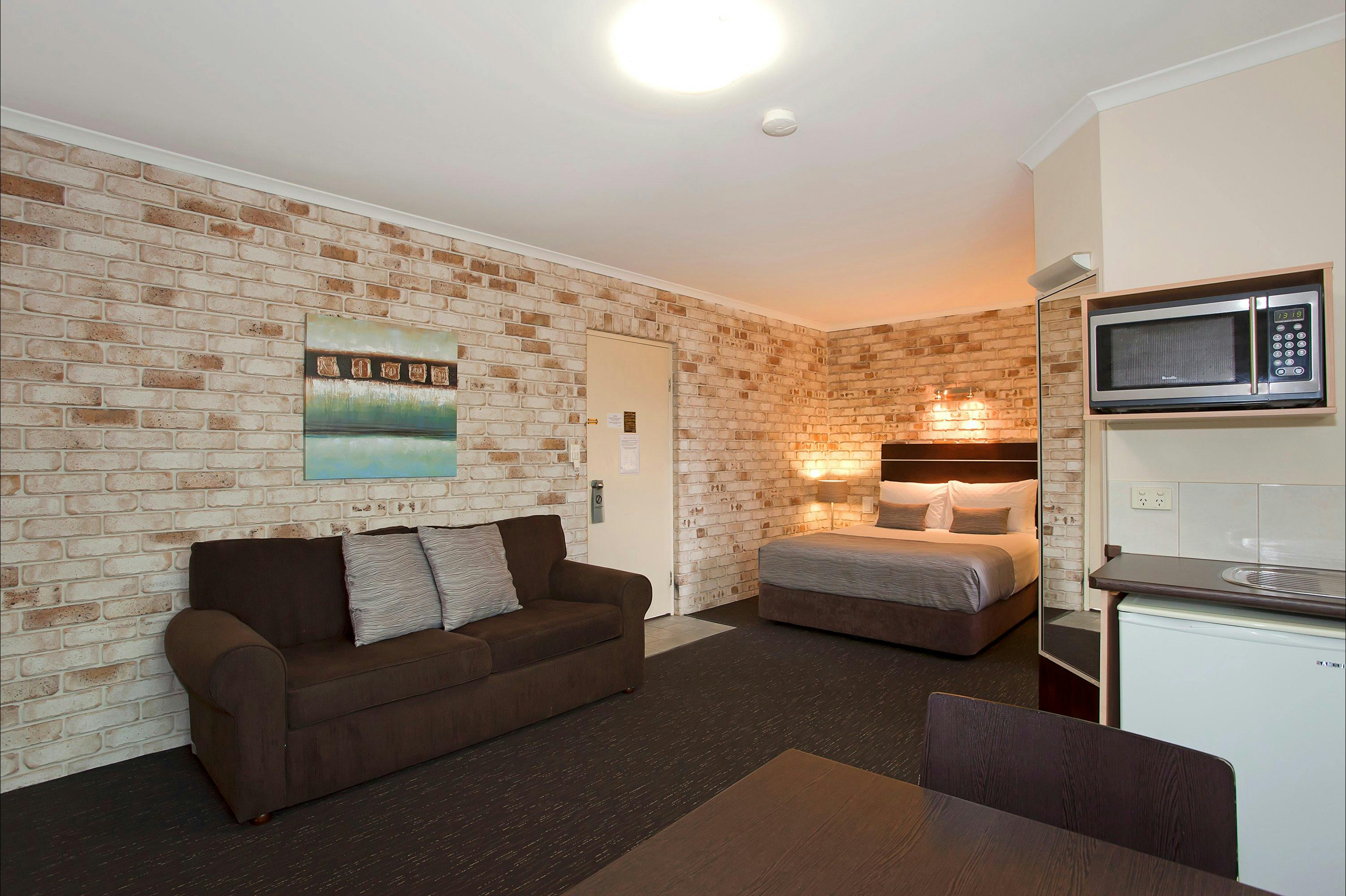 Executive Queen Spa Room