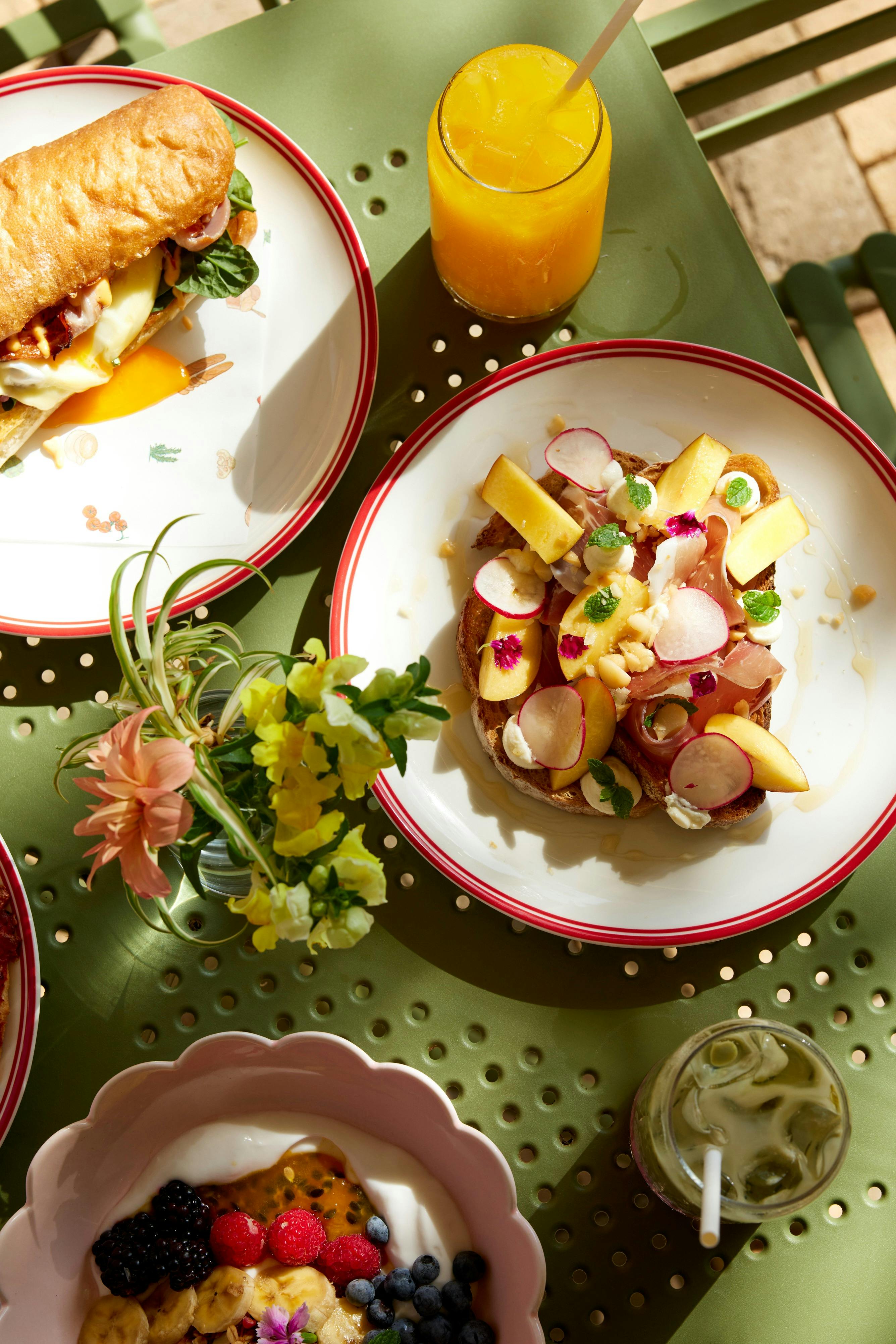 Breakfast at DONOVANS Link