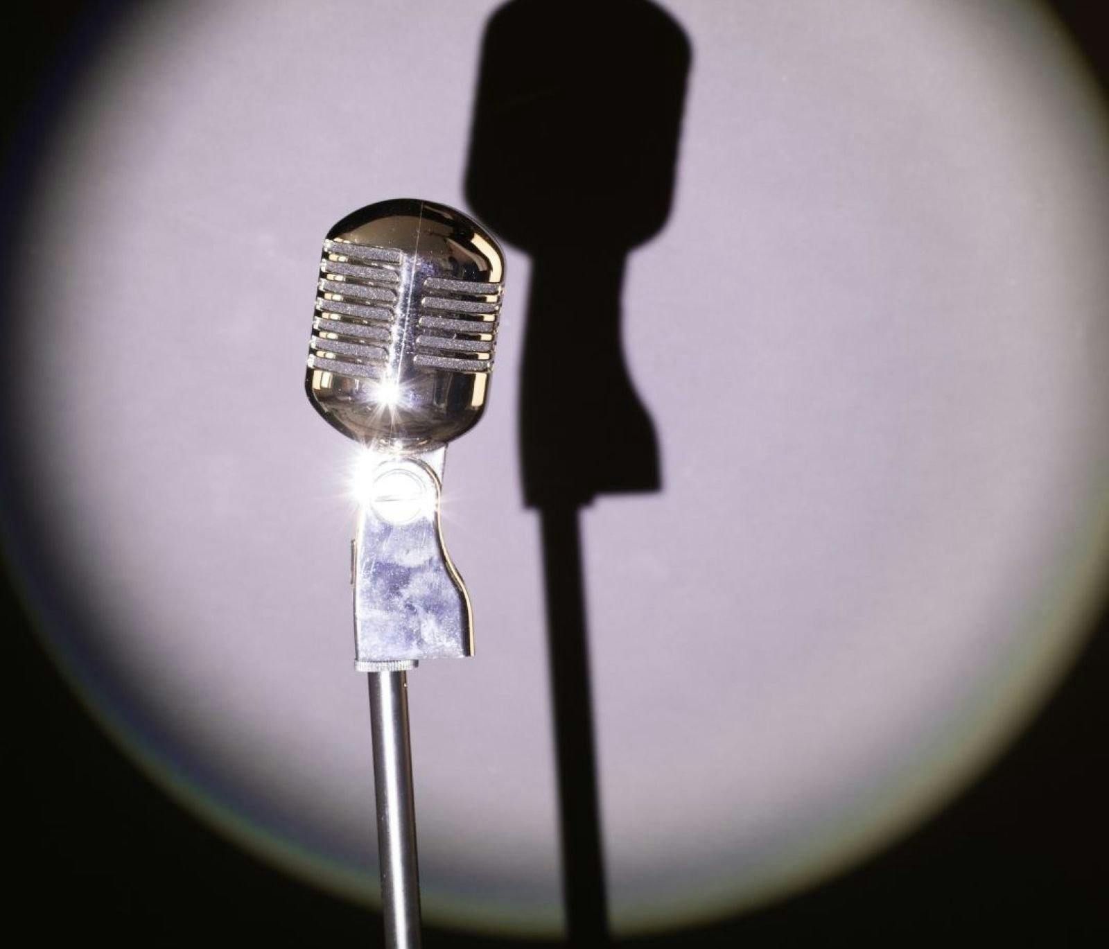 a microphone in the spotlight