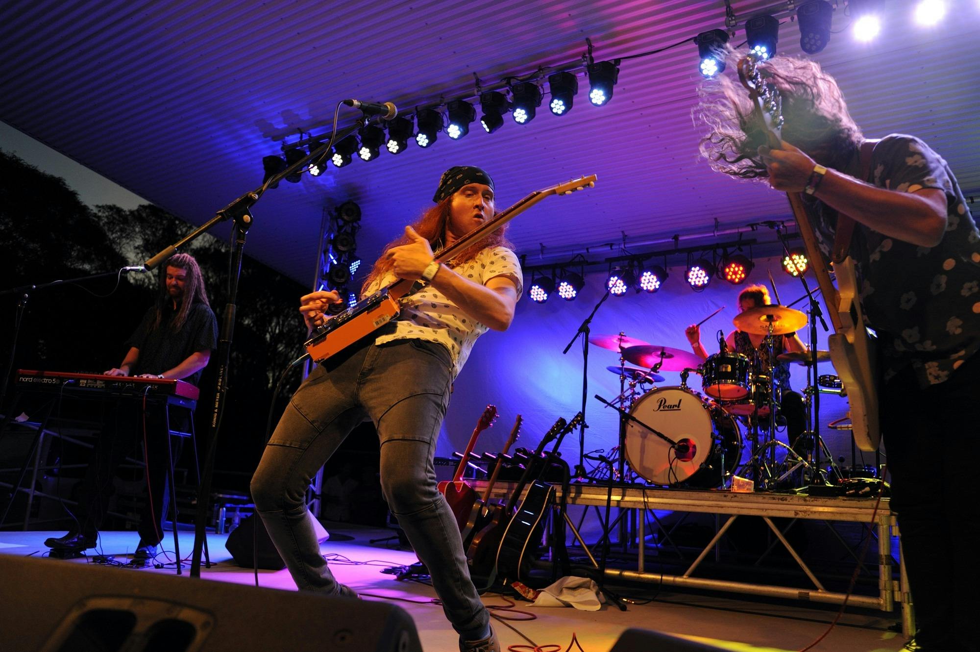 8 Ball Aitken and band on stage