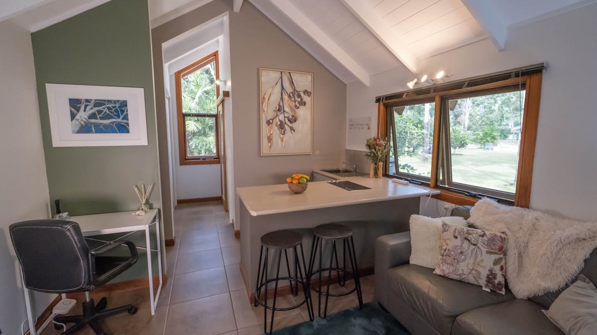 Gumnut Cabin - Fully self contained studio cabin in an Australian bush setting