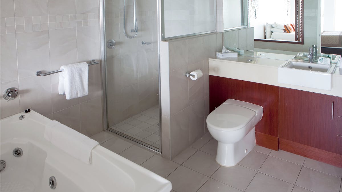 Ensuite Bathroom with Spa
