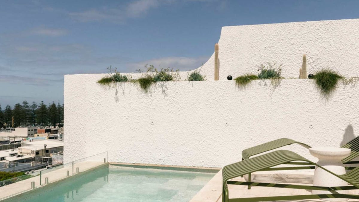 Four bedroom home in Burleigh - Pool terrace