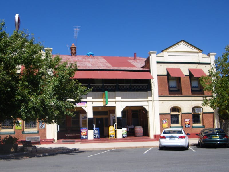 Doodle Cooma Arms Hotel NSW Holidays & Things to Do
