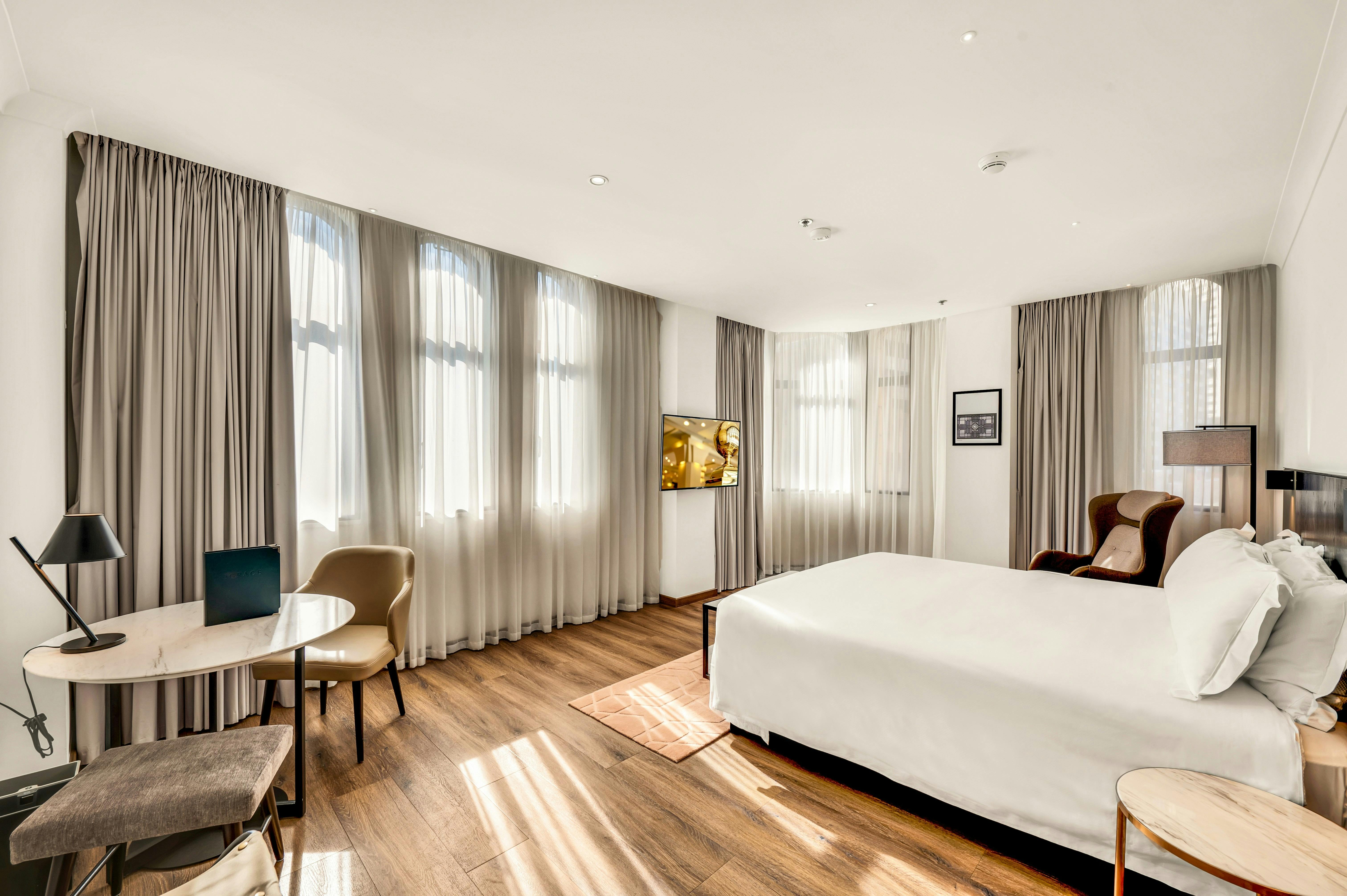 그레이스 호텔 (시그니처 프리미엄 코너 킹룸)