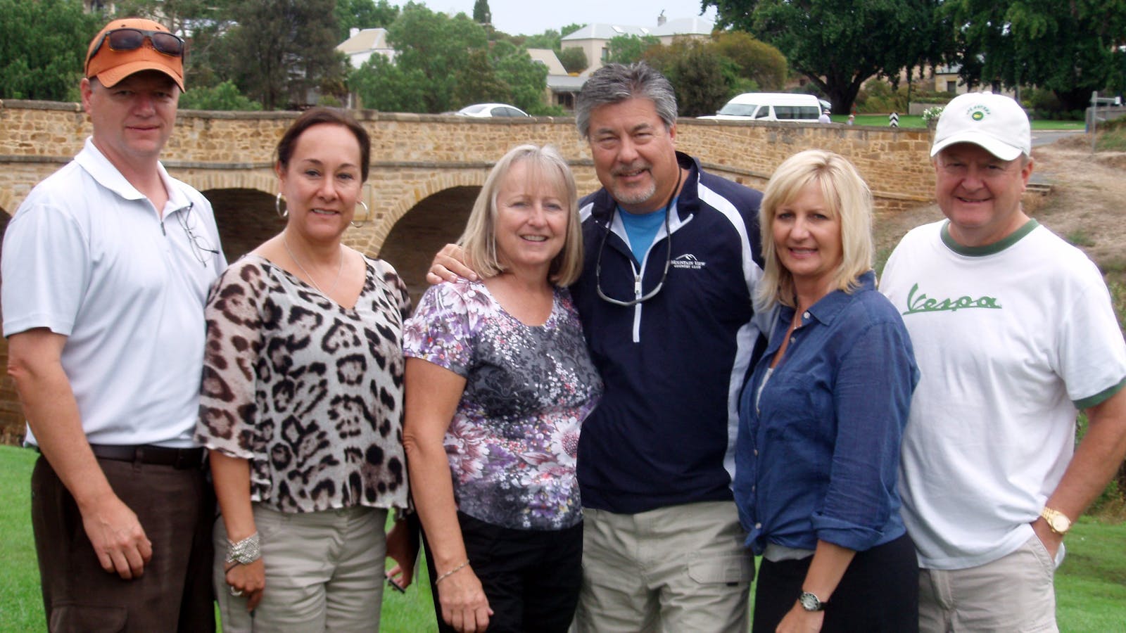 Cruise ship passengers at Richmond Bridge