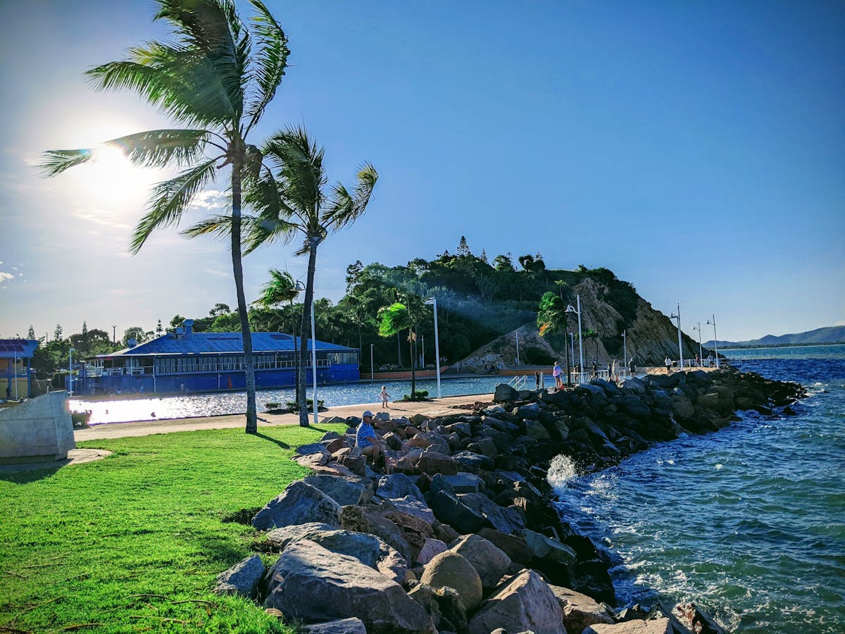 a picture of the rockpool pavilion from the waters edge of the rockpool