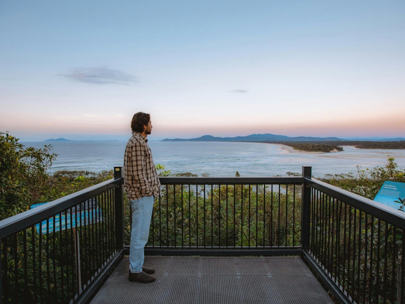 Hues of Pink at the Captain Cook Lookout