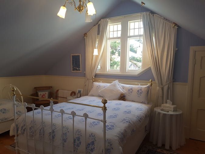 Water Bay Villa Bed and Breakfast