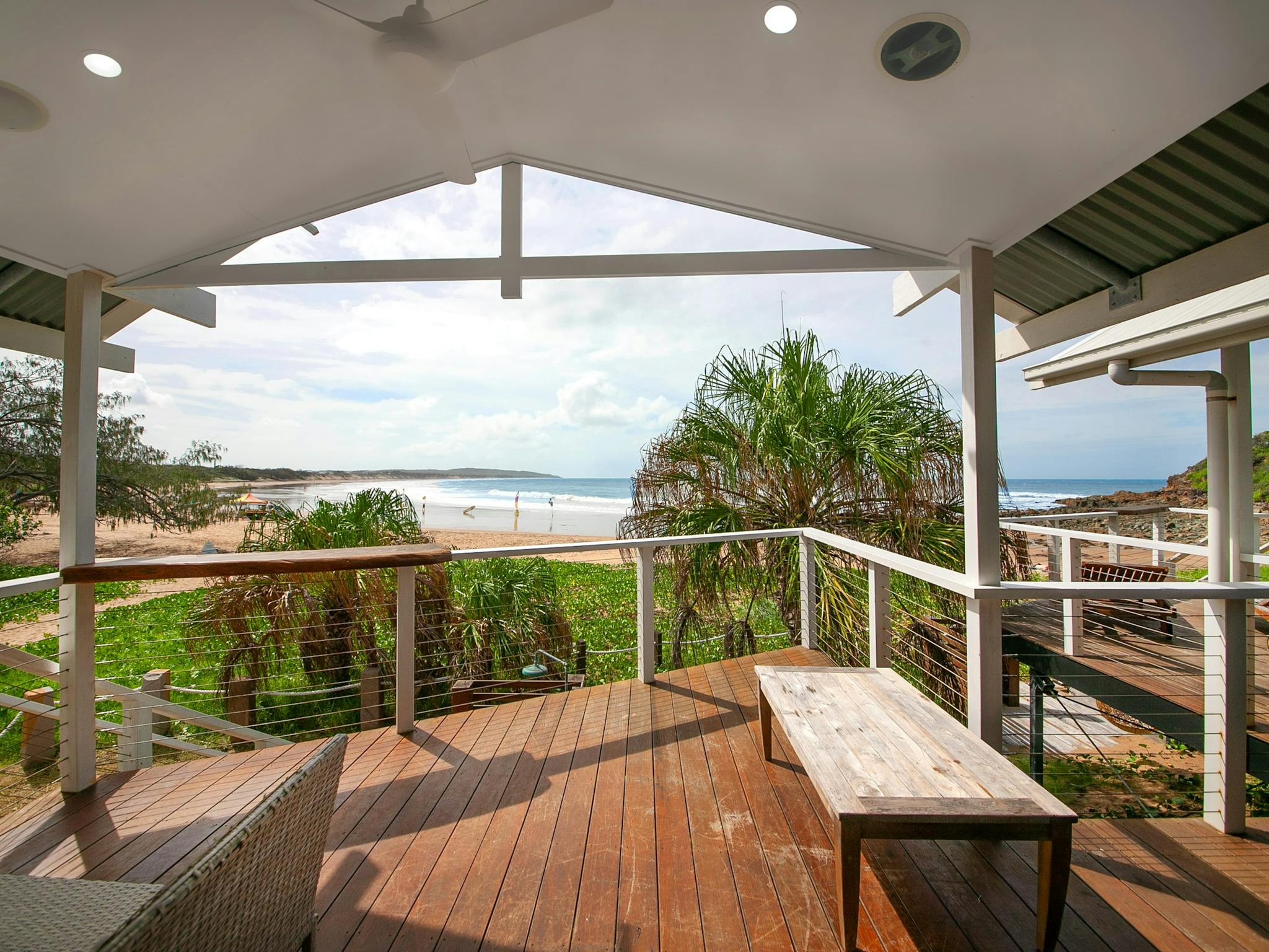 Beach House - Ocean Breeze Beach House - Ocean Breeze
