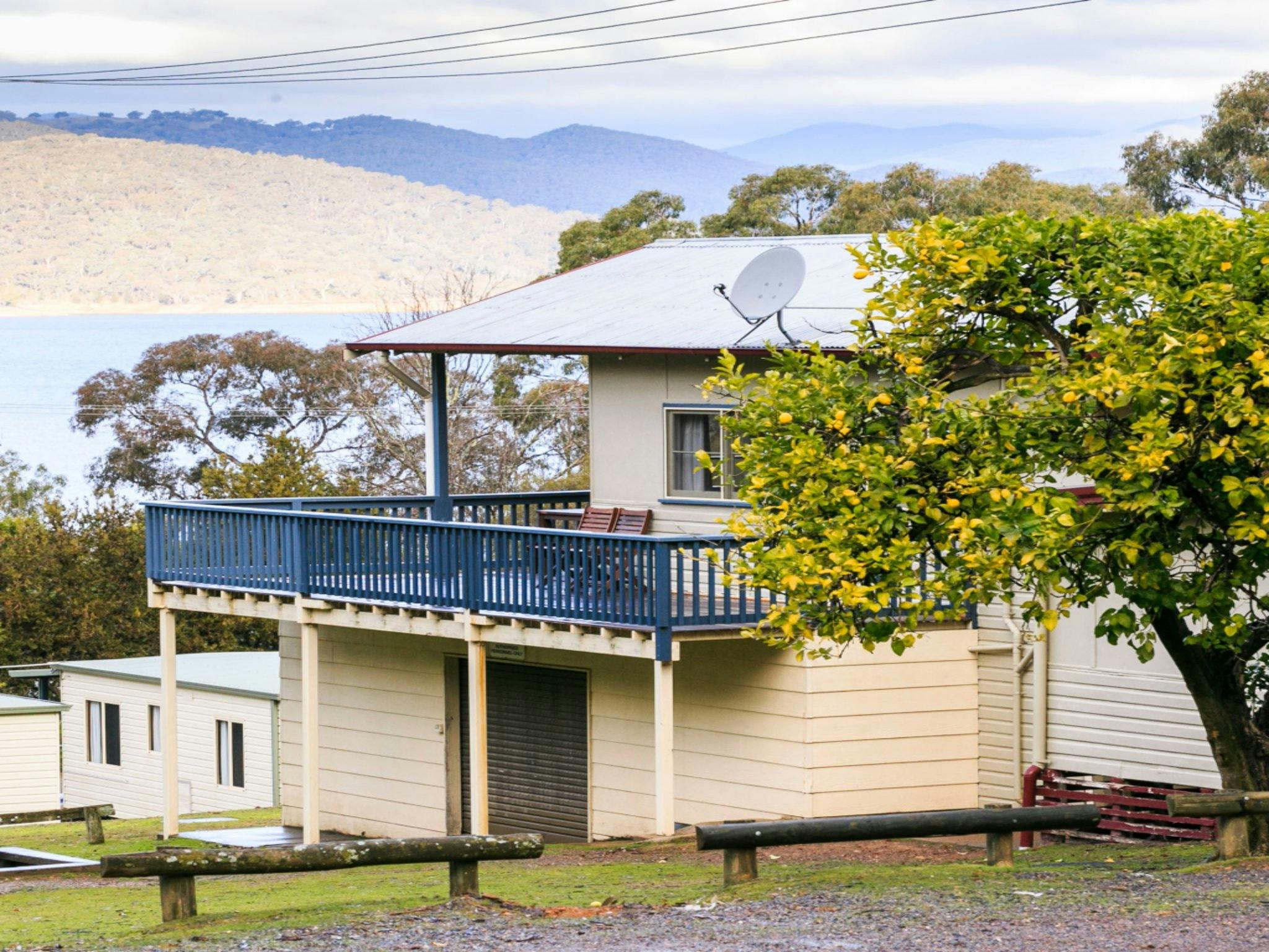 Reflections Holiday Parks Burrinjuck Waters Cabin