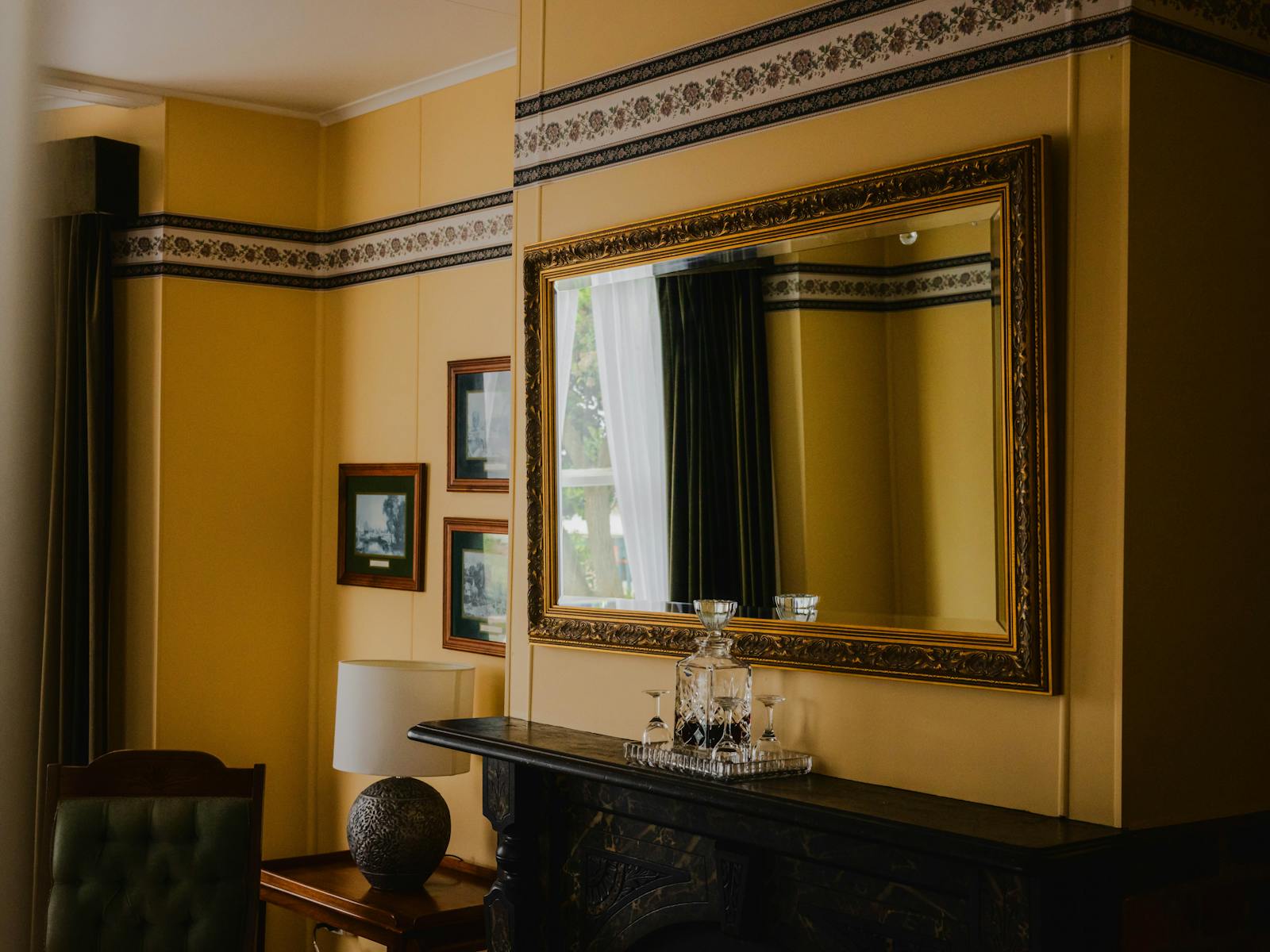 2nd lounge room, electric wood fire, complimentary port