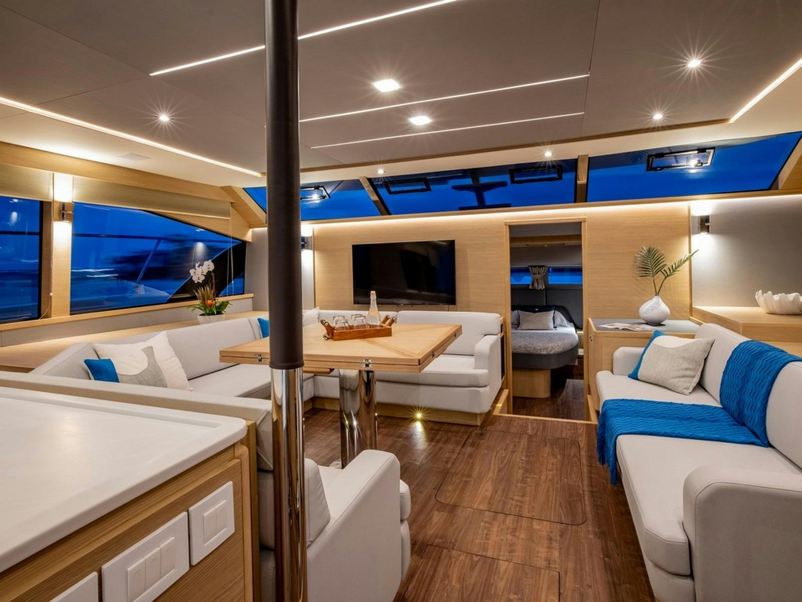 Aquila 54 - Saloon at night
