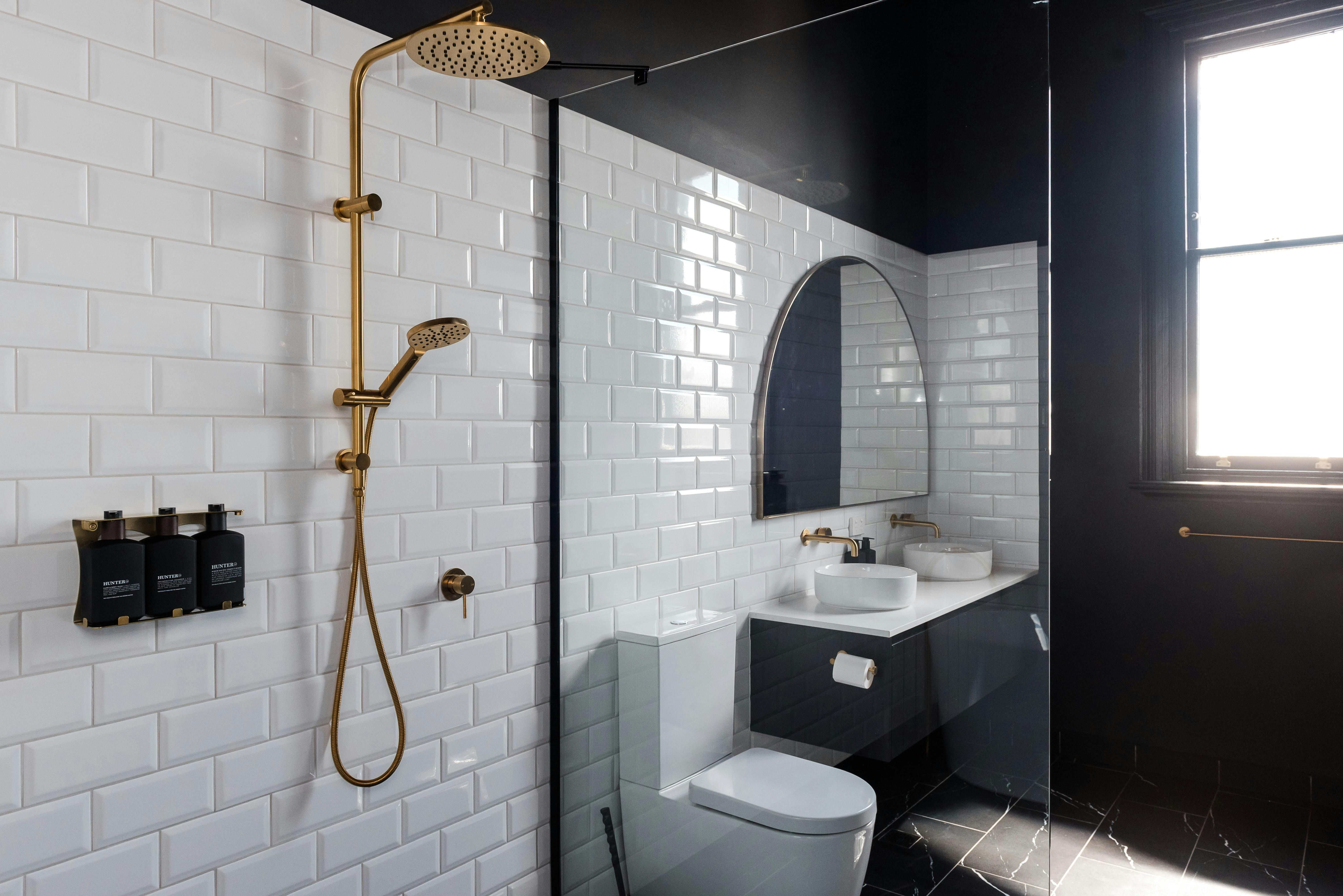 路斯格倫維多利亞酒店的黑白套間