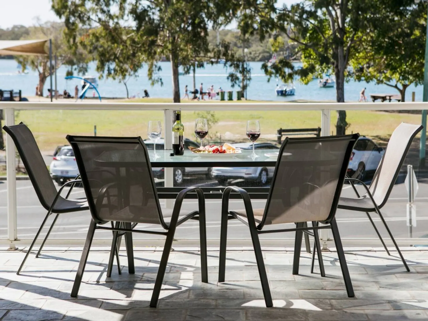 only a short drive to bustling Hastings Street in the heart of Noosa Heads.