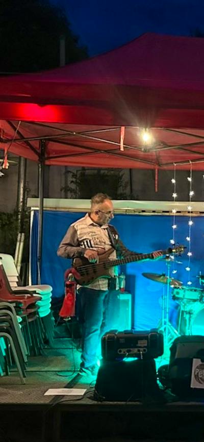The Petch Experience performing at The Buzz Bar