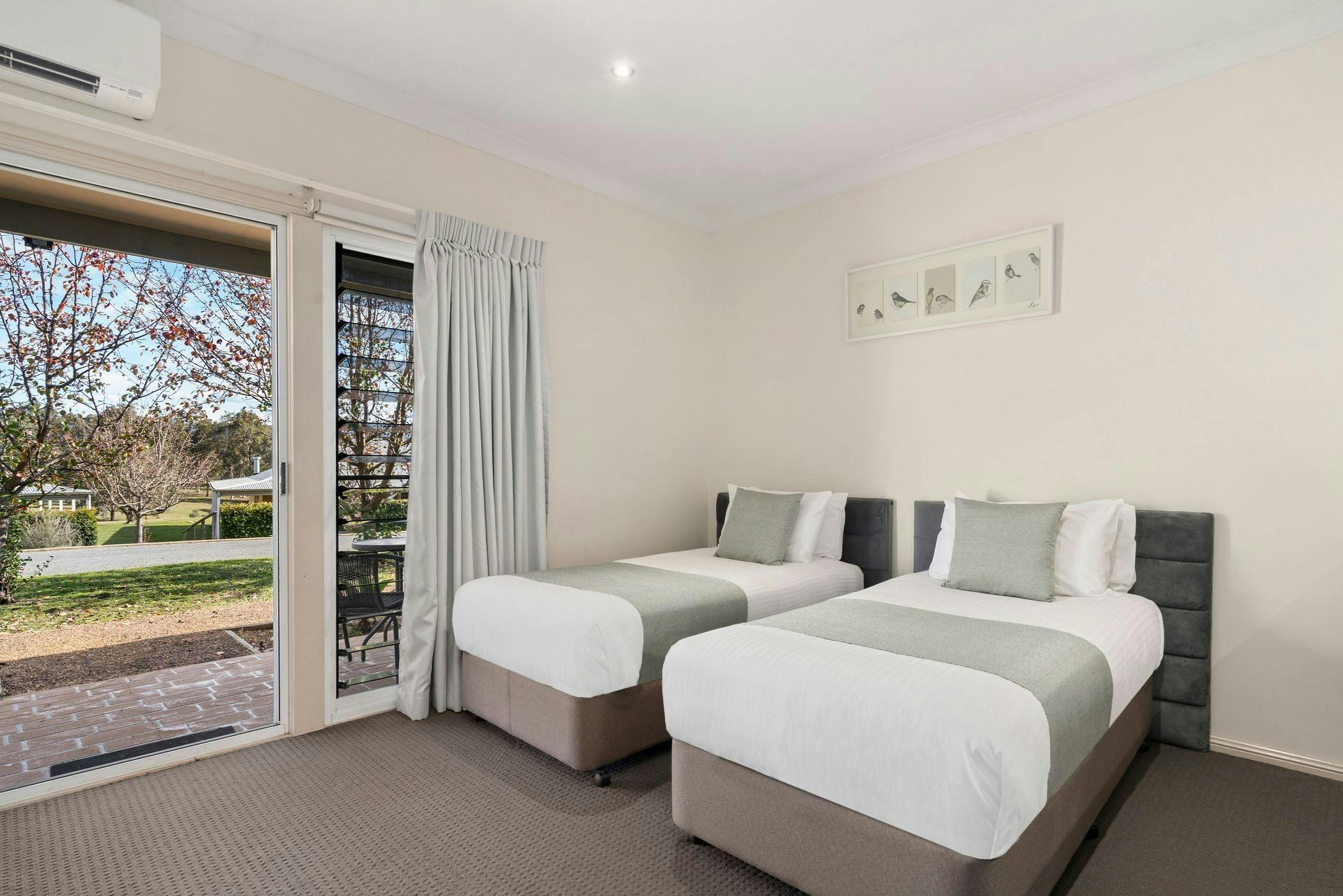 客廳配有加大雙人床或兩張單人床