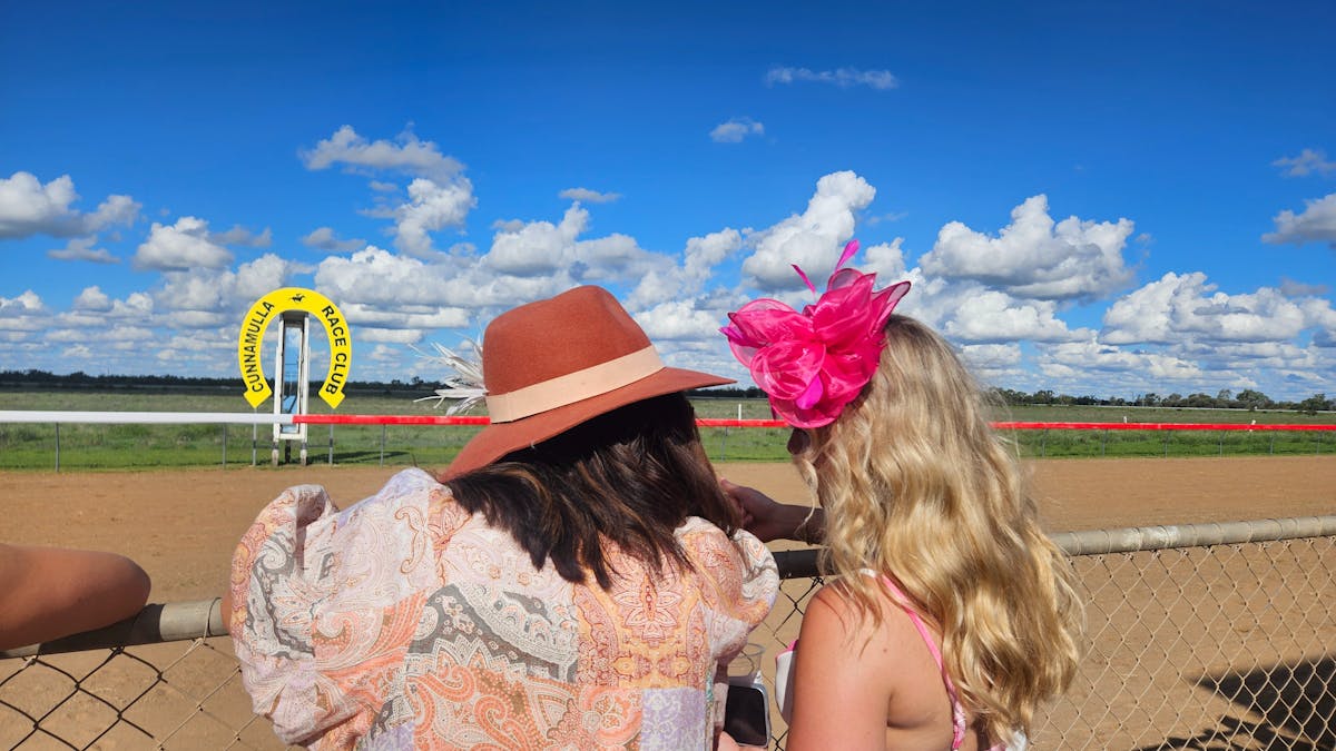 Get dressed up for the country races