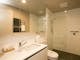 International Room - bathroom