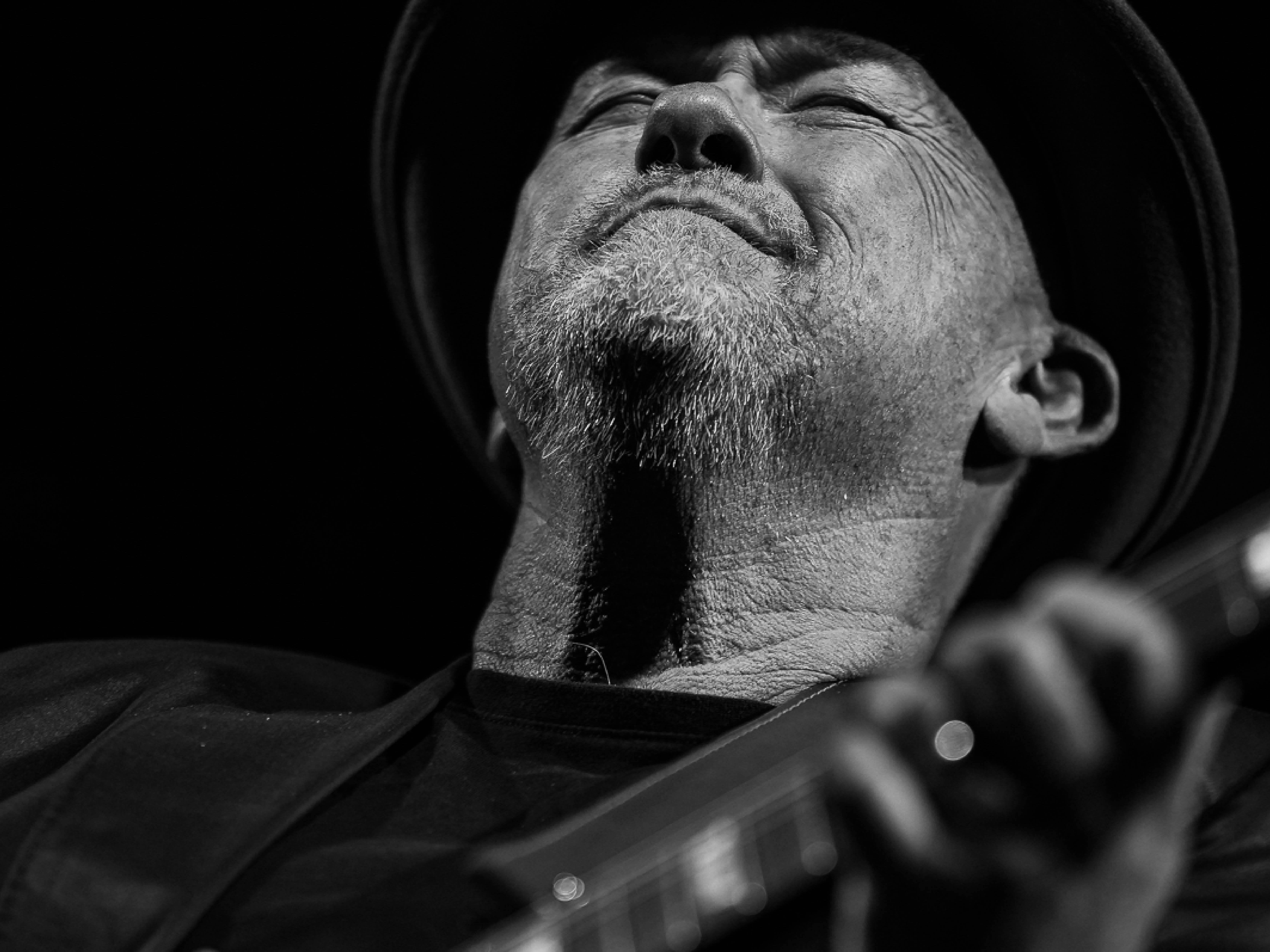 Six String Blues – A Tribute To Blues Guitar