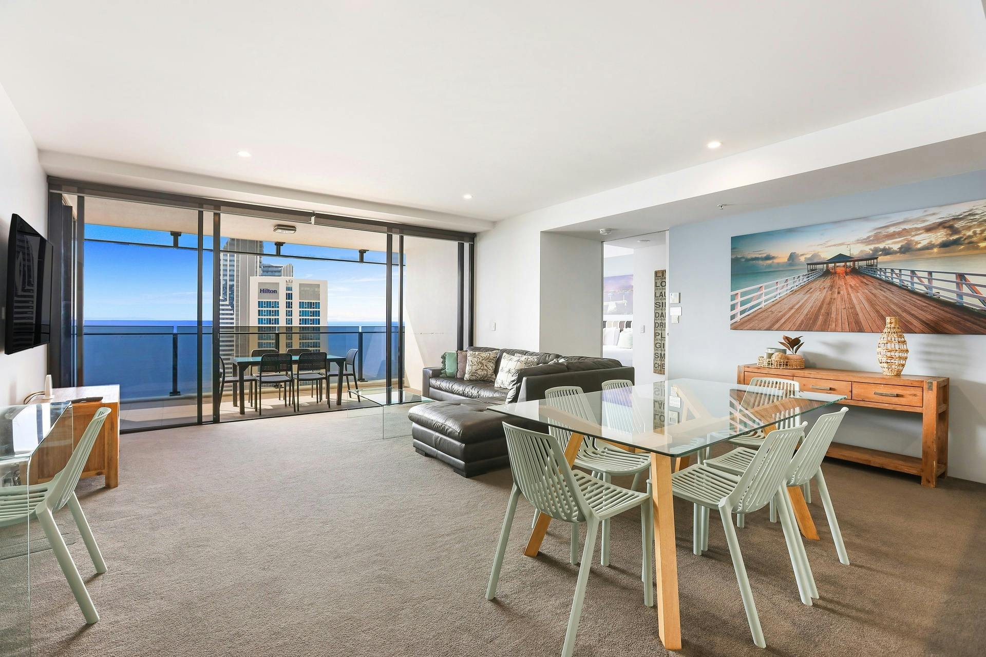 SkyHome Luxury: 3-Bedroom Apartment on Level 56 Circle on Cavill Surfers Paradise