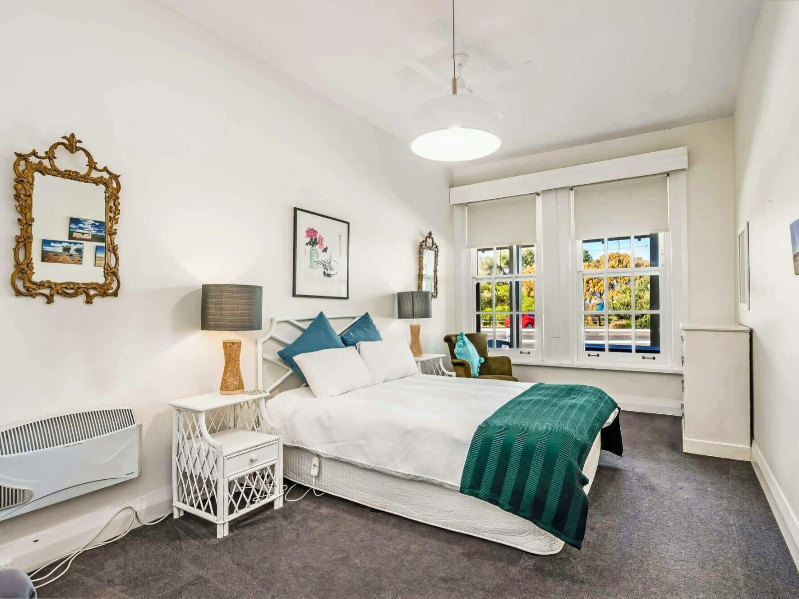 The Summer Lodge – Esplanade Frontage & Character Charm