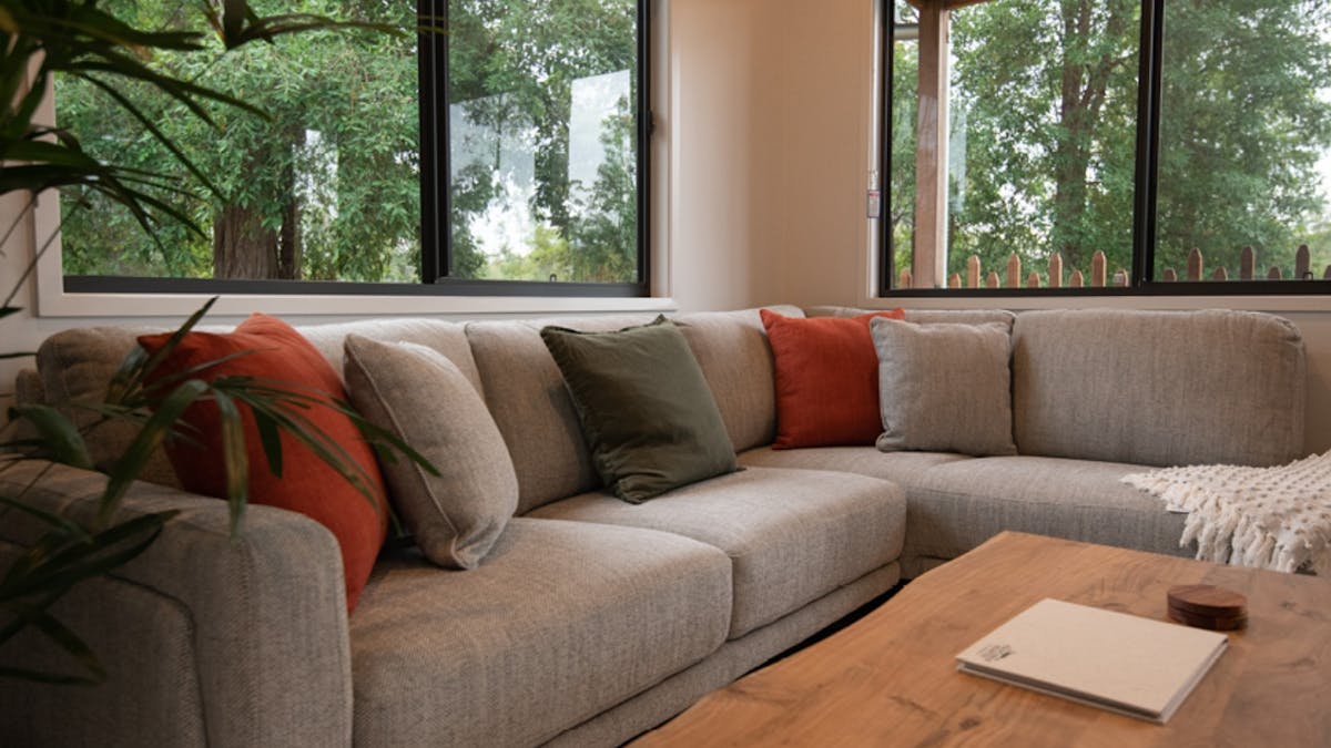 Single Bedroom Cabin - Lounge