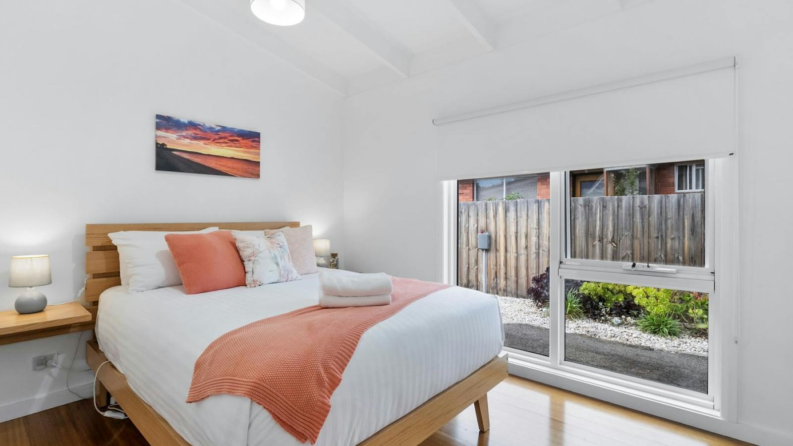 2nd Bedroom with Queen size Bed