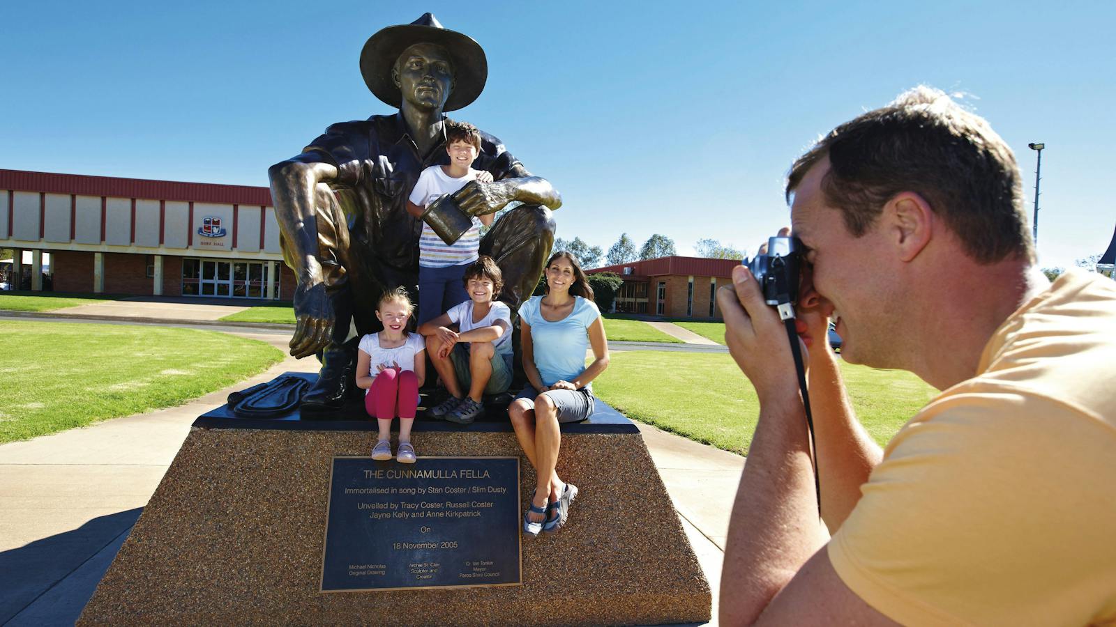 Visit the Cunnamulla Fella