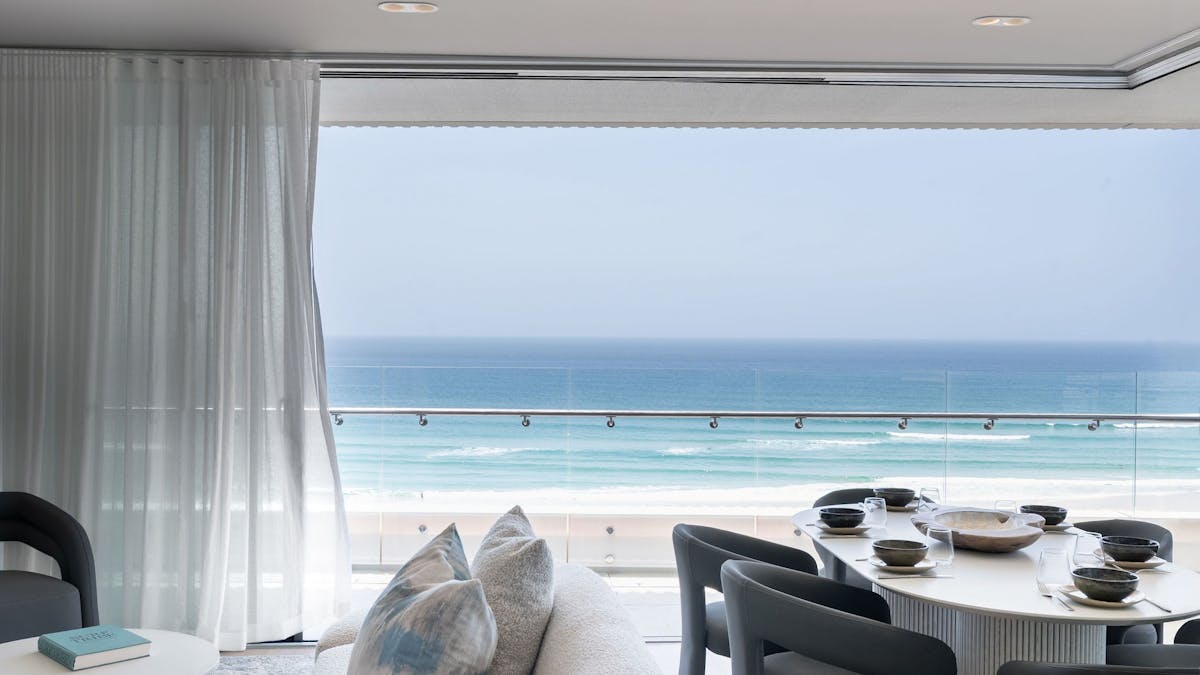 3 Bedroom unit in Kirra - lounge and dining