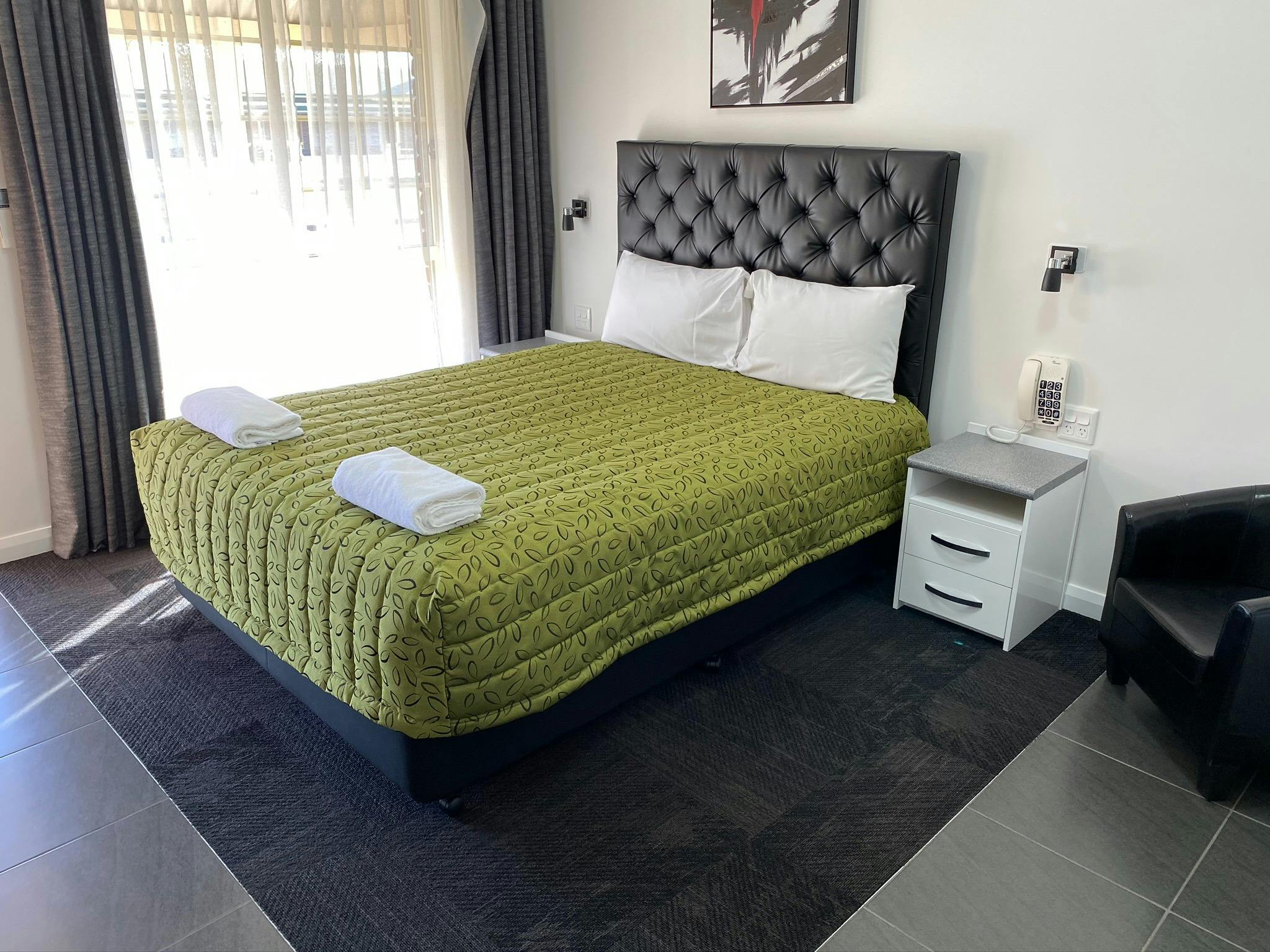 Superior Queen Room at The Leeton Heritage Motor Inn