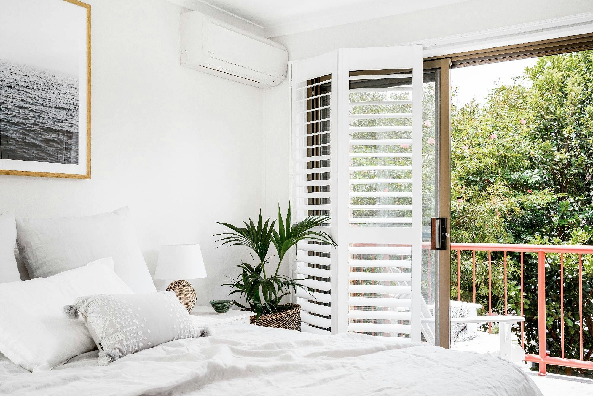 Cooinda - Byron Bay - Master Bedroom d Looking out to Balcony