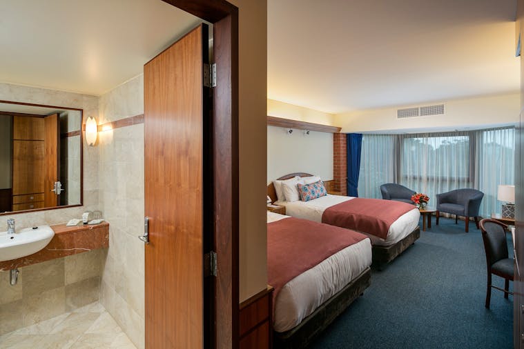 Deluxe Twin Queen Room