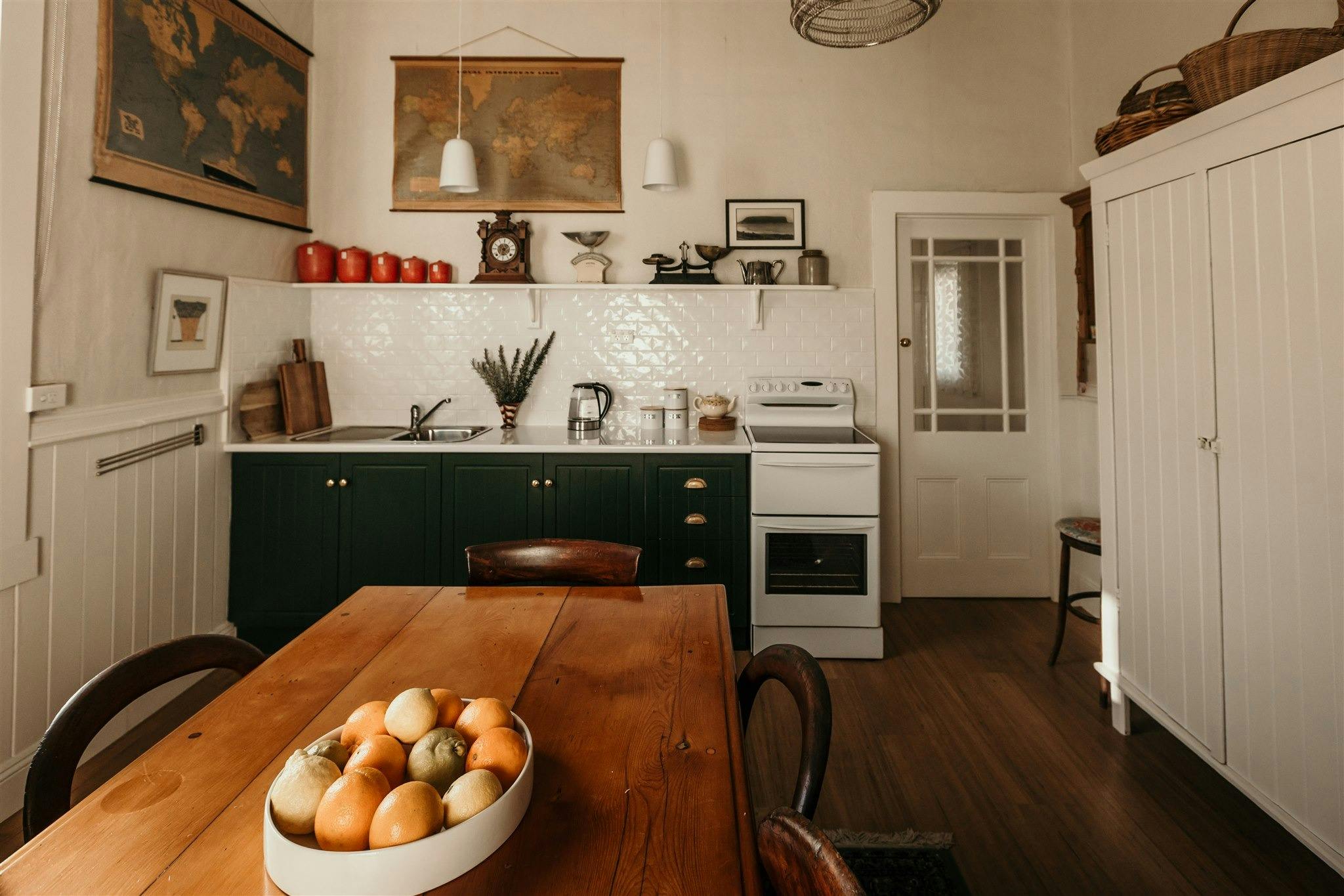 kitchen - well equipped, vintage feel, seating for 6, large fridge, electric heating