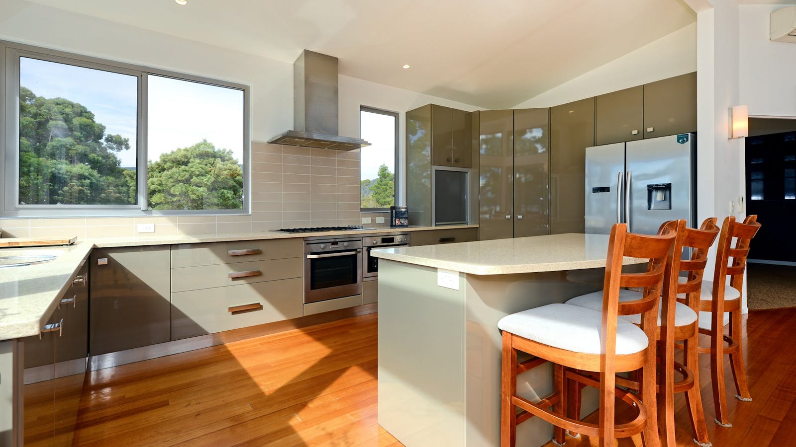 Cloudy Bay Lagoon Estate: kitchen.