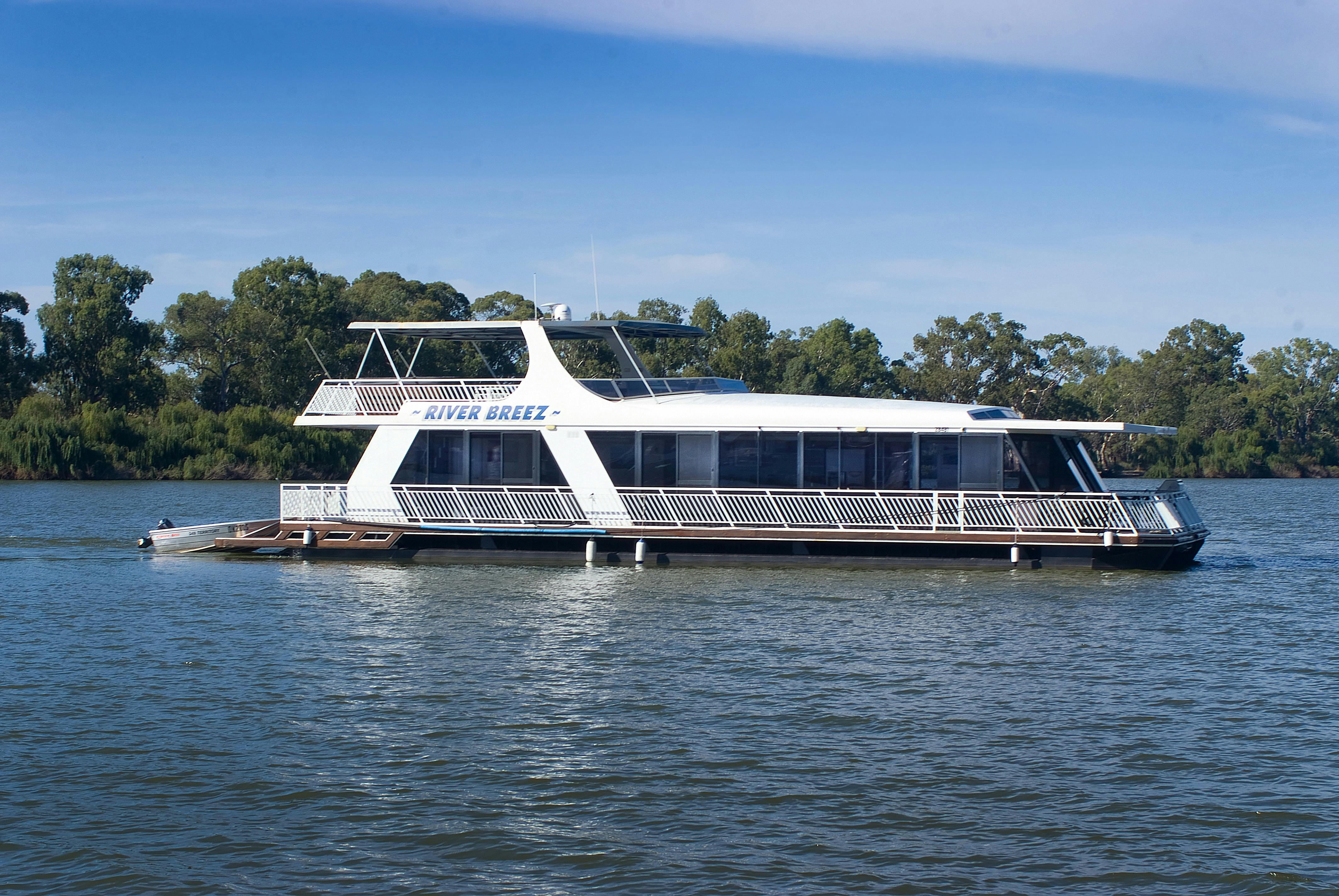River Breez Houseboat