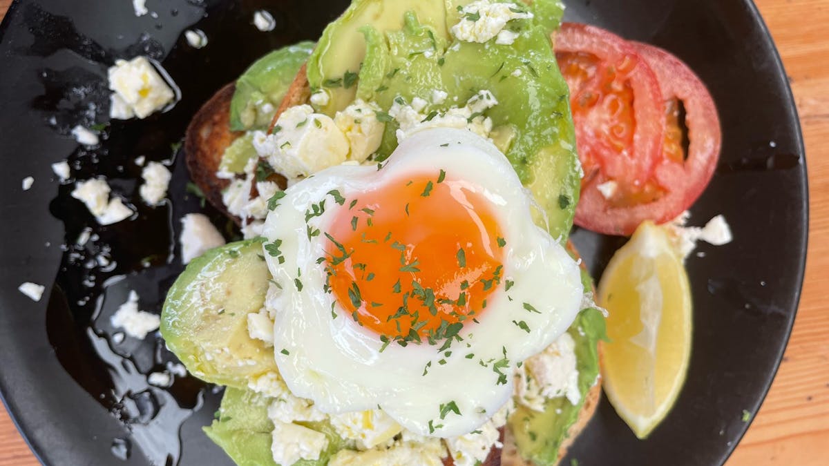 Smashed avo with a poached egg and feta - Harry's Place Cafe