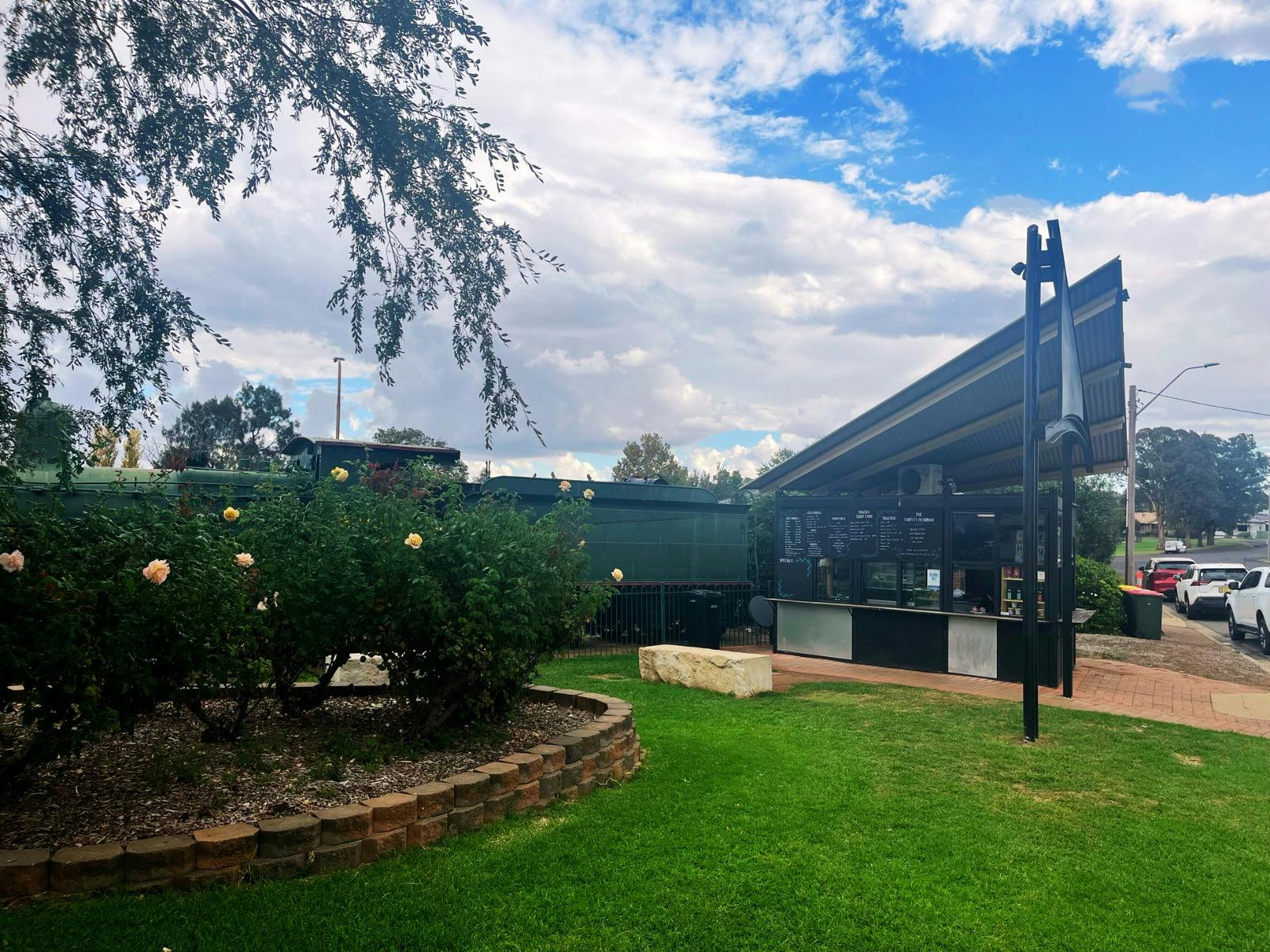 Parkes coffee shop near playground